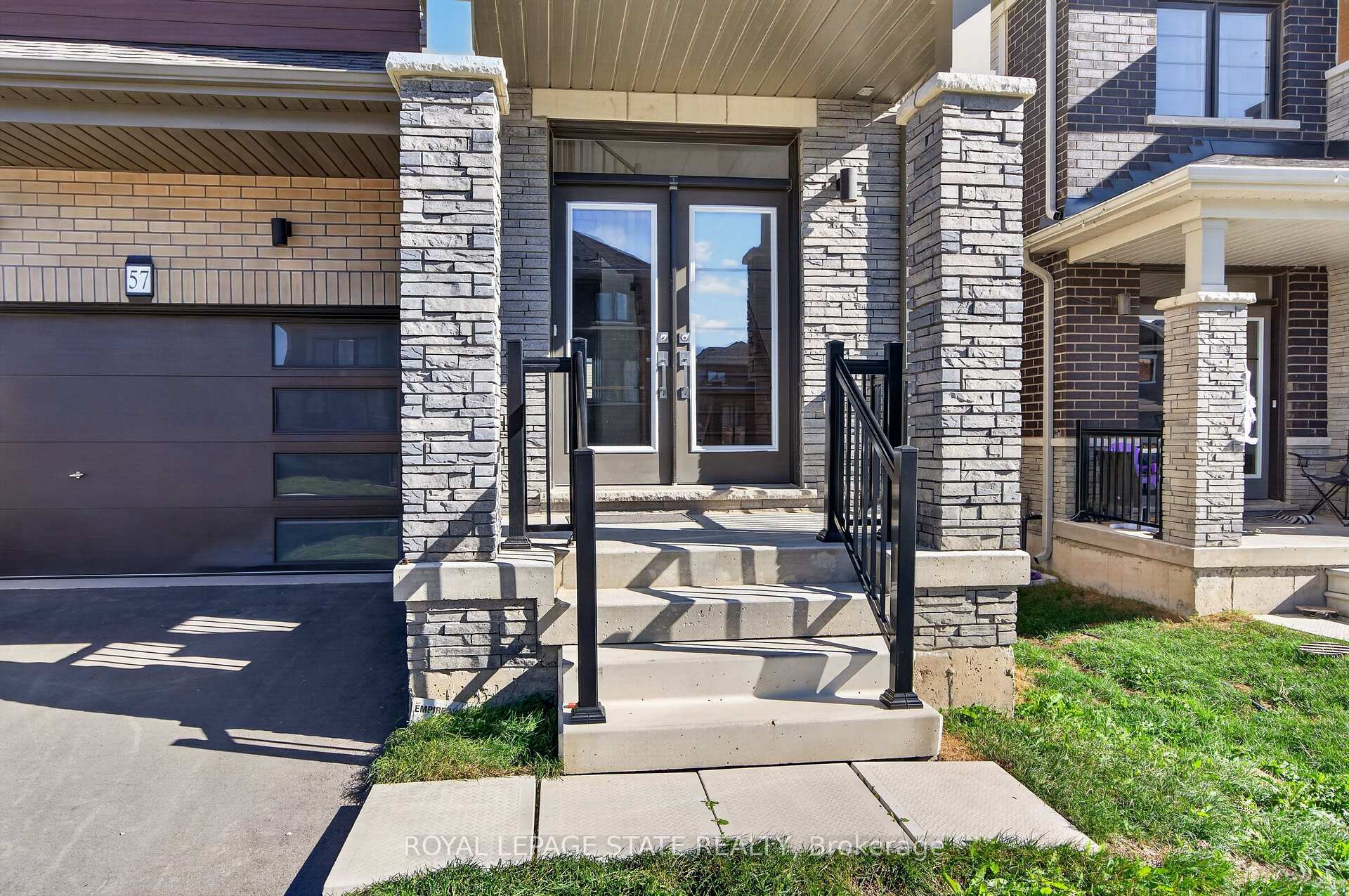 Photo 4 of 57 Wintergreen Crescent, Haldimand — HOMEH
