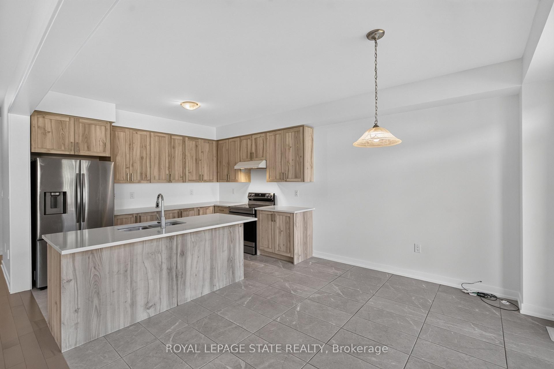 Photo 12 of 57 Wintergreen Crescent, Haldimand — HOMEH