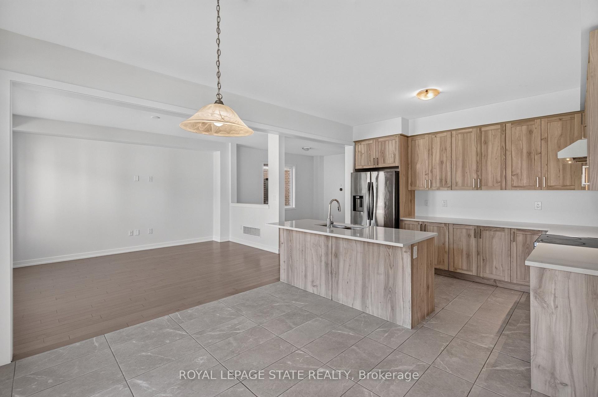 Photo 13 of 57 Wintergreen Crescent, Haldimand — HOMEH