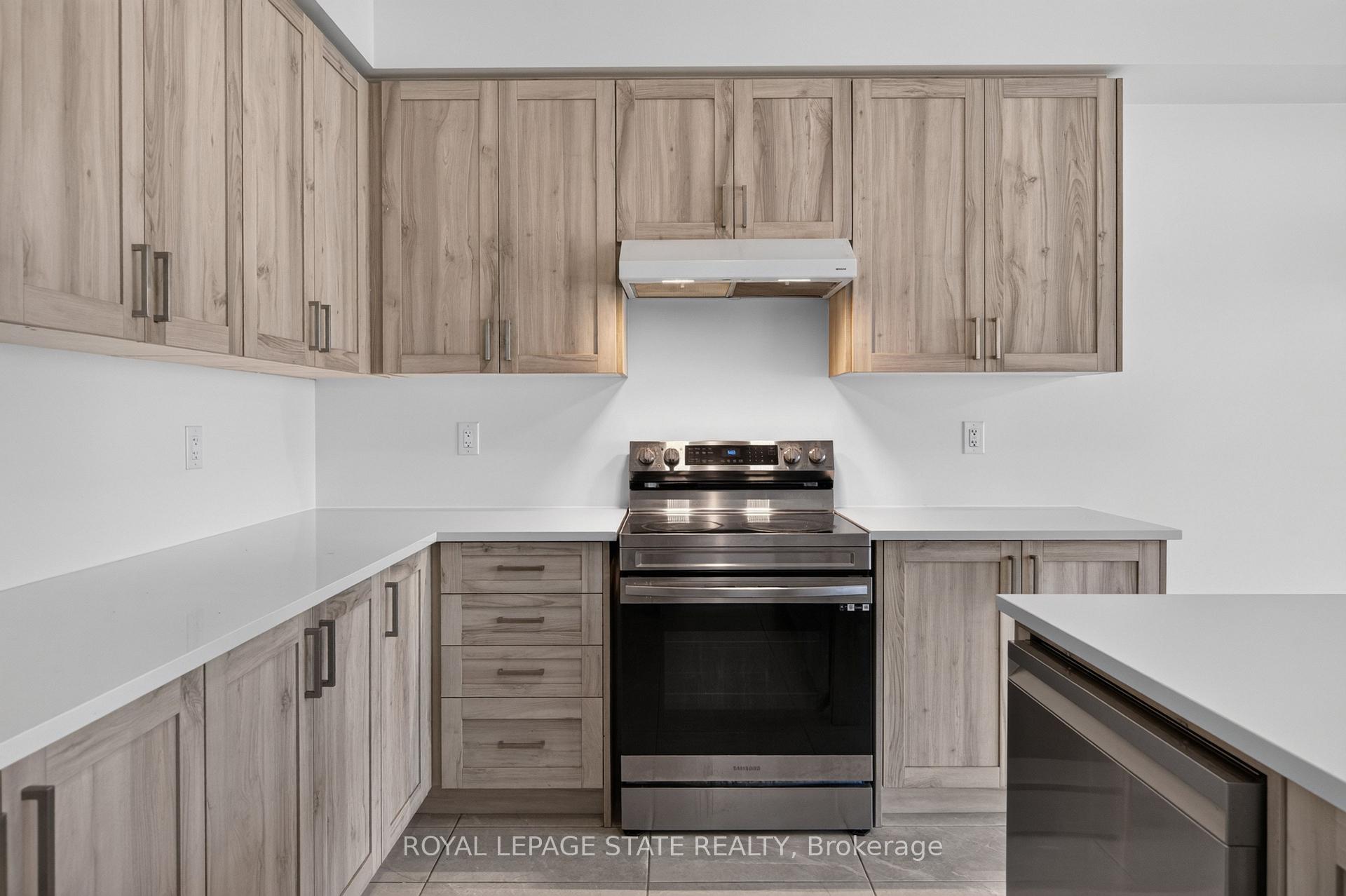 Photo 19 of 57 Wintergreen Crescent, Haldimand — HOMEH