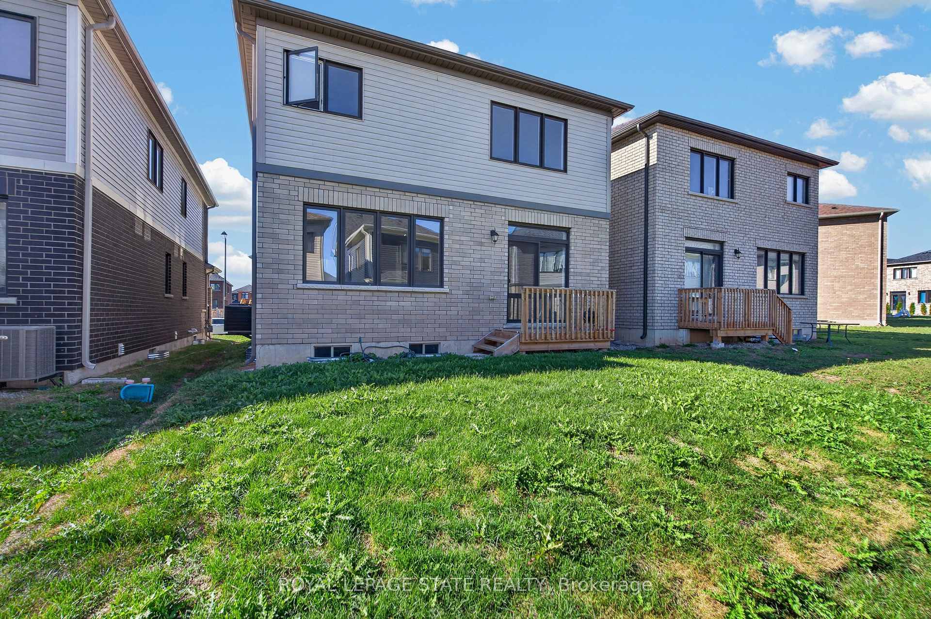 Photo 38 of 57 Wintergreen Crescent, Haldimand — HOMEH