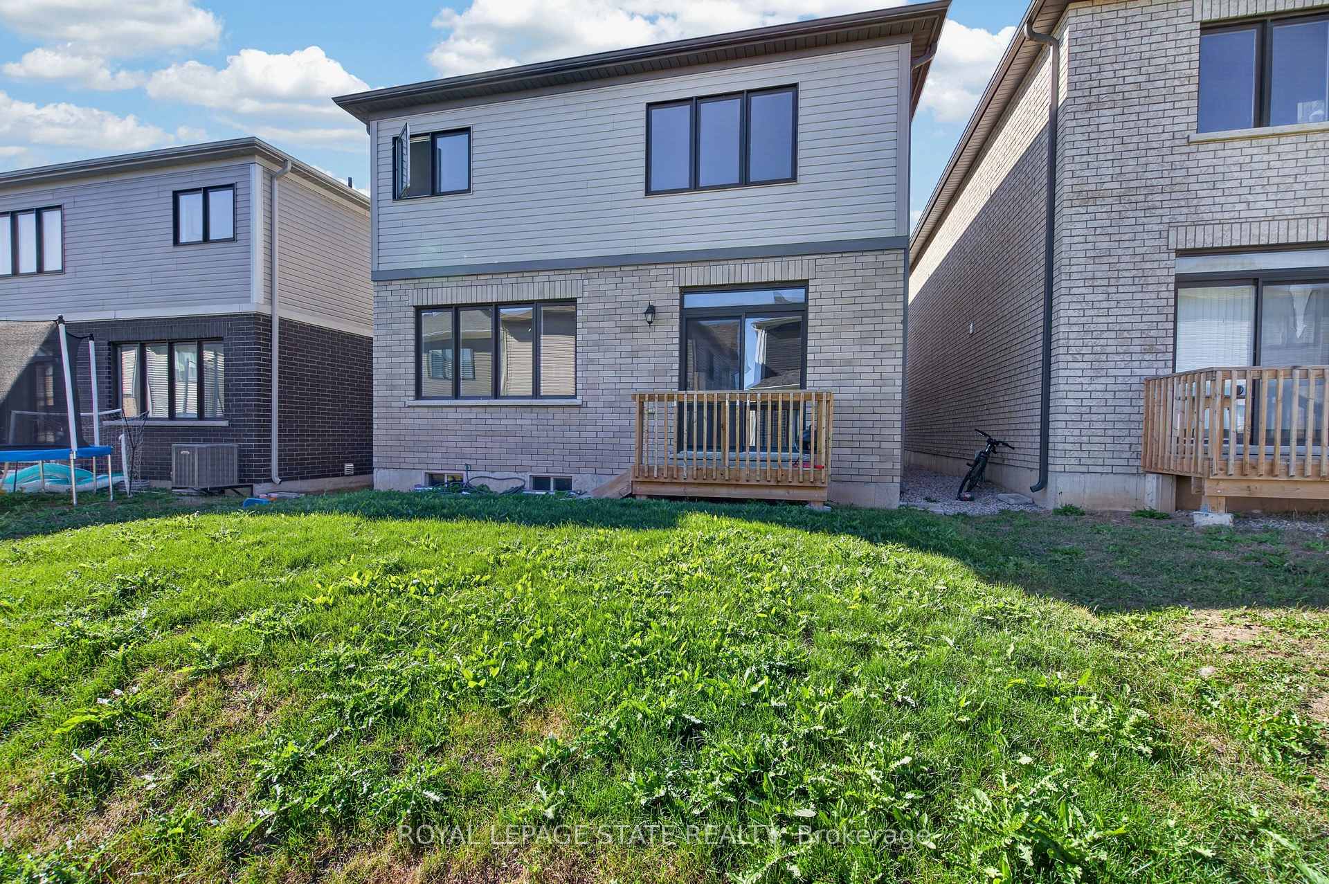 Photo 39 of 57 Wintergreen Crescent, Haldimand — HOMEH