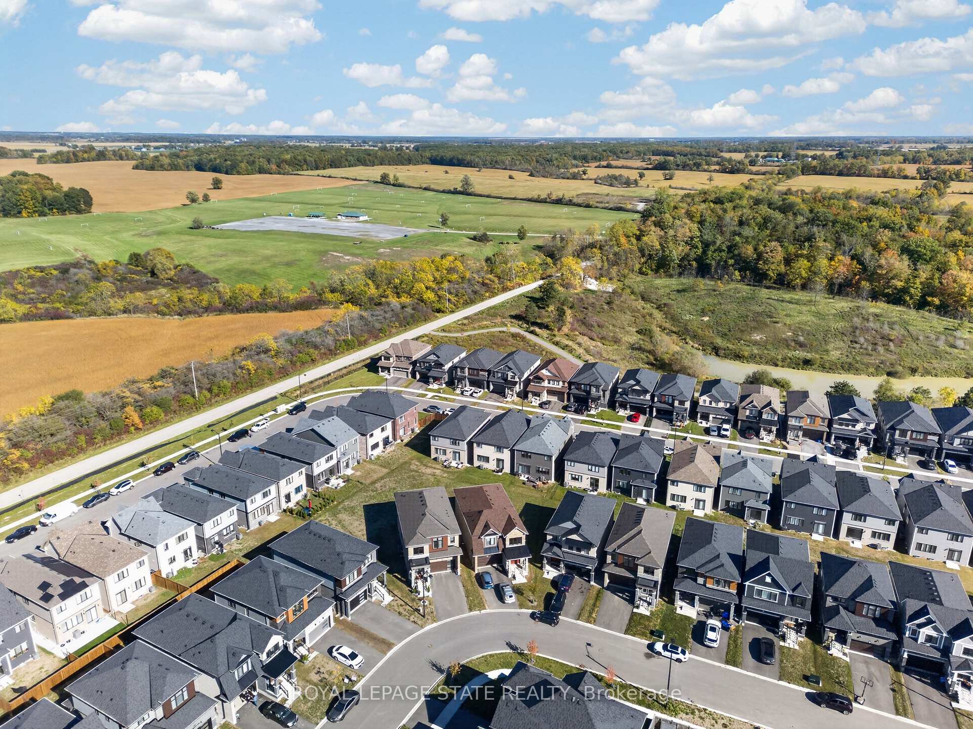Photo 47 of 57 Wintergreen Crescent, Haldimand — HOMEH