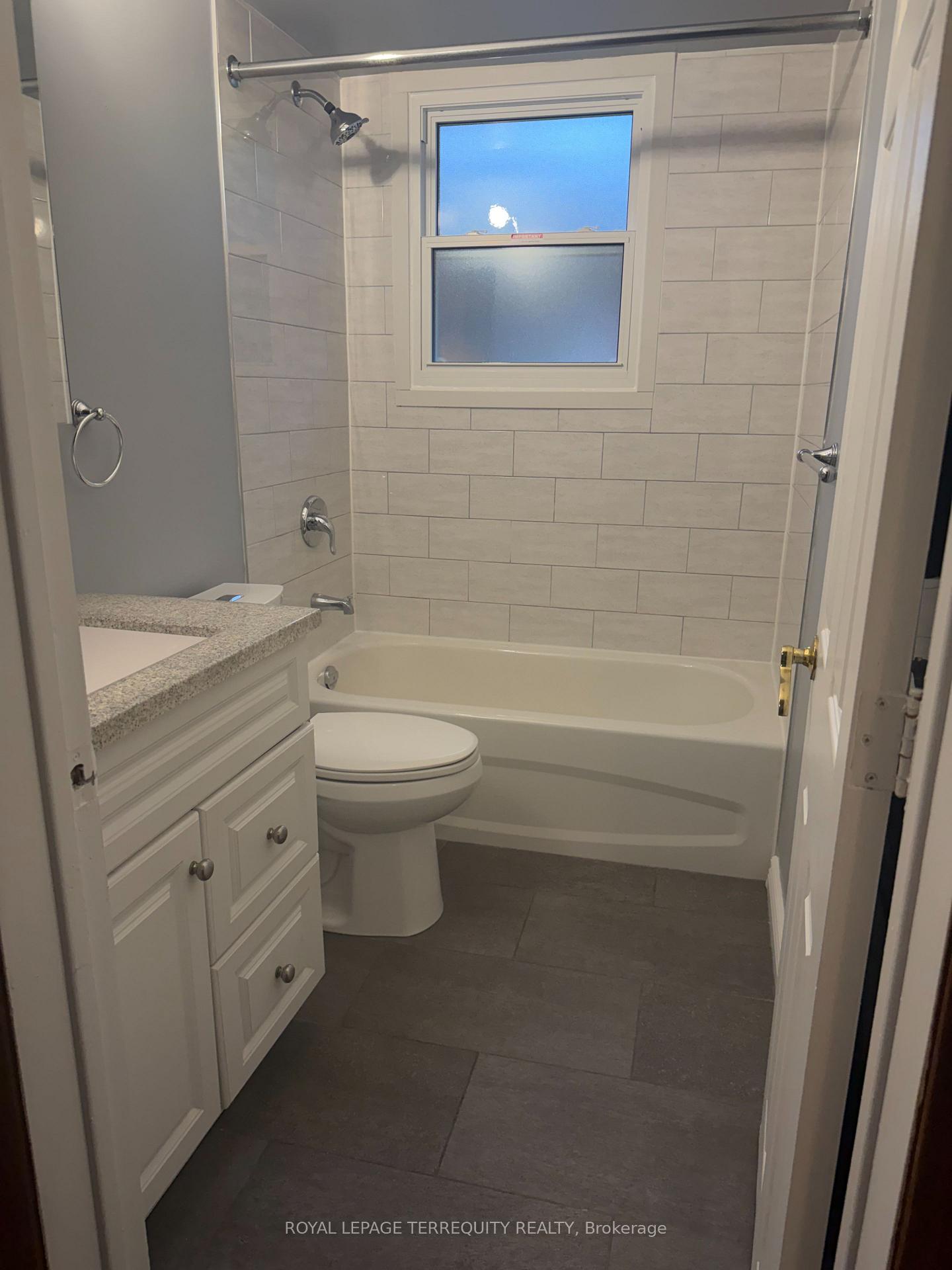 Photo 4 of 444 Osiris Drive, Richmond Hill, Crosby — HOMEH