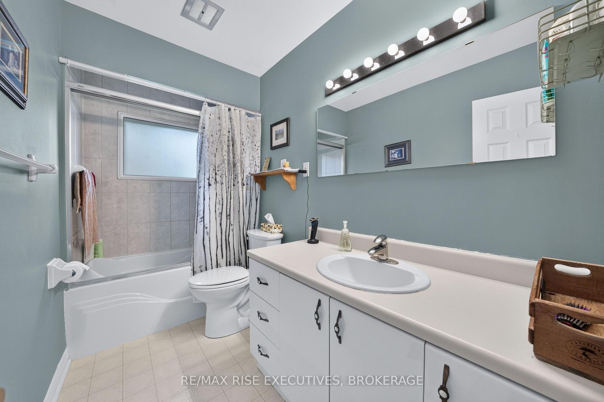 Photo 14 of 2345 Leeman Road, Kingston, City North of 401 — HOMEH