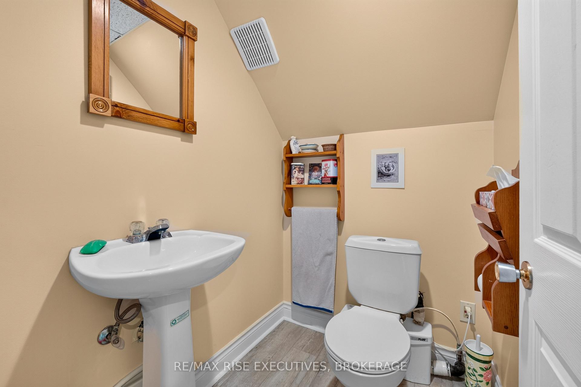 Photo 24 of 2345 Leeman Road, Kingston, City North of 401 — HOMEH