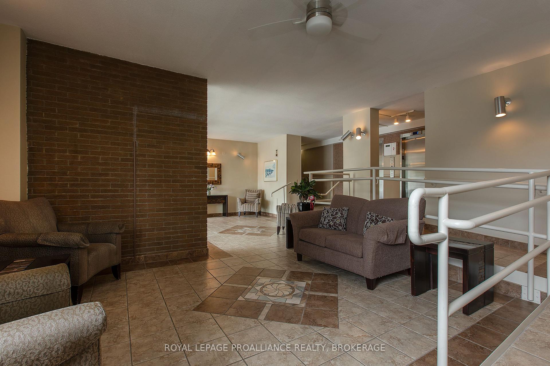 Photo 7 of Unit 806, 2 Mowat Avenue, Kingston, Central City West — HOMEH