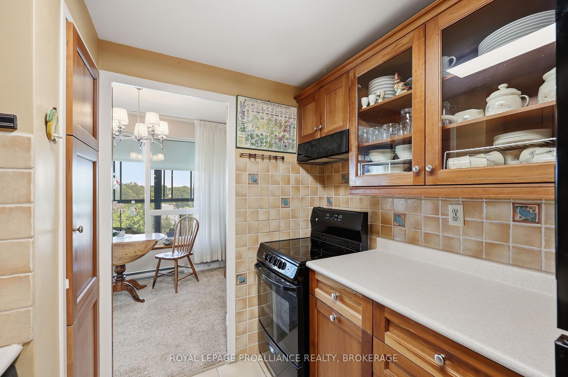 Photo 15 of Unit 806, 2 Mowat Avenue, Kingston, Central City West — HOMEH