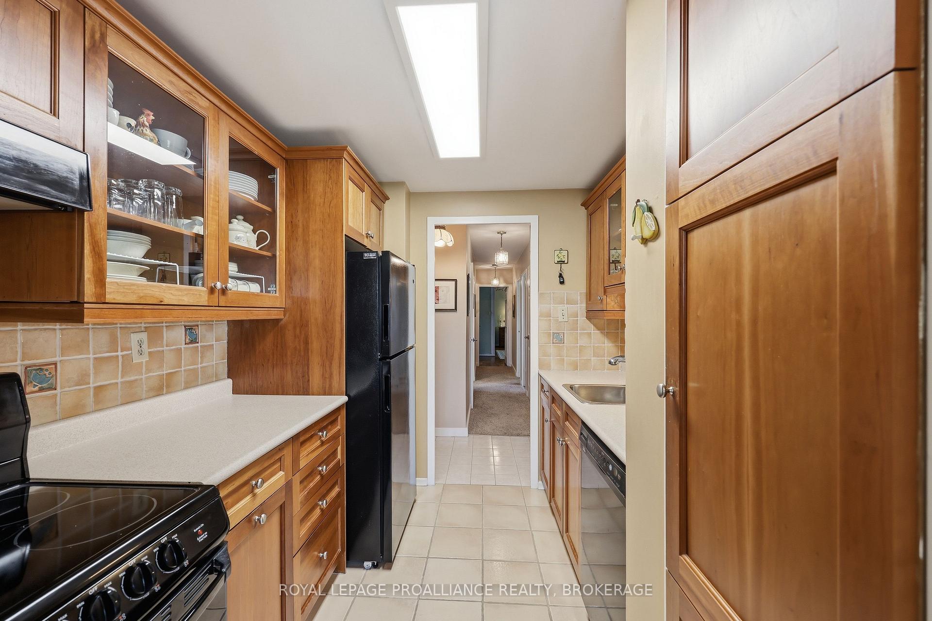 Photo 16 of Unit 806, 2 Mowat Avenue, Kingston, Central City West — HOMEH