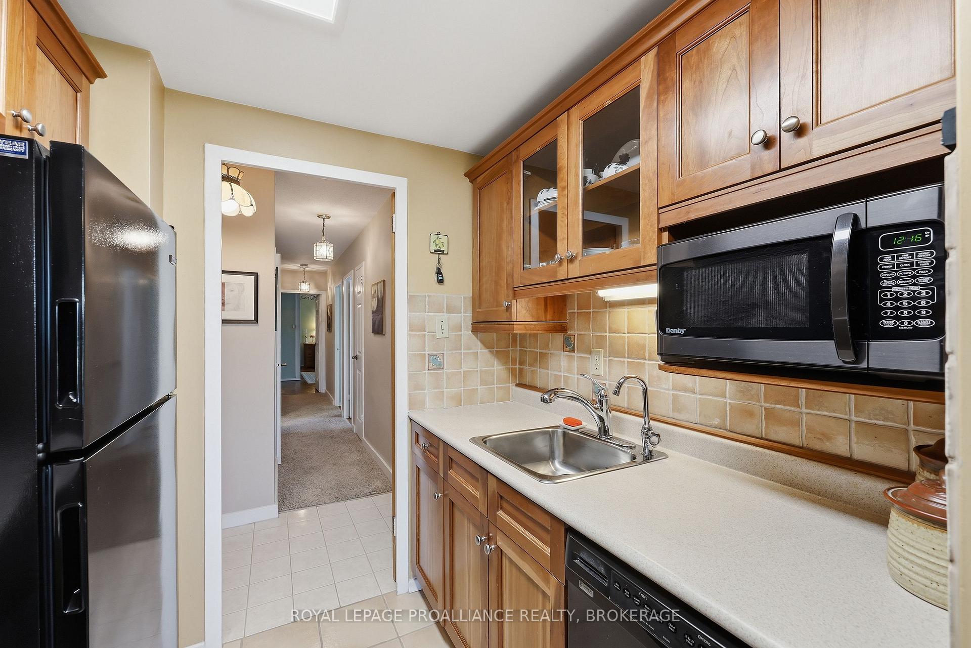 Photo 17 of Unit 806, 2 Mowat Avenue, Kingston, Central City West — HOMEH