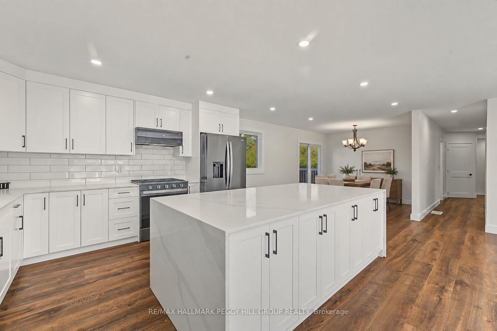 Photo 5 of 386 Peter Street N, Orillia — HOMEH