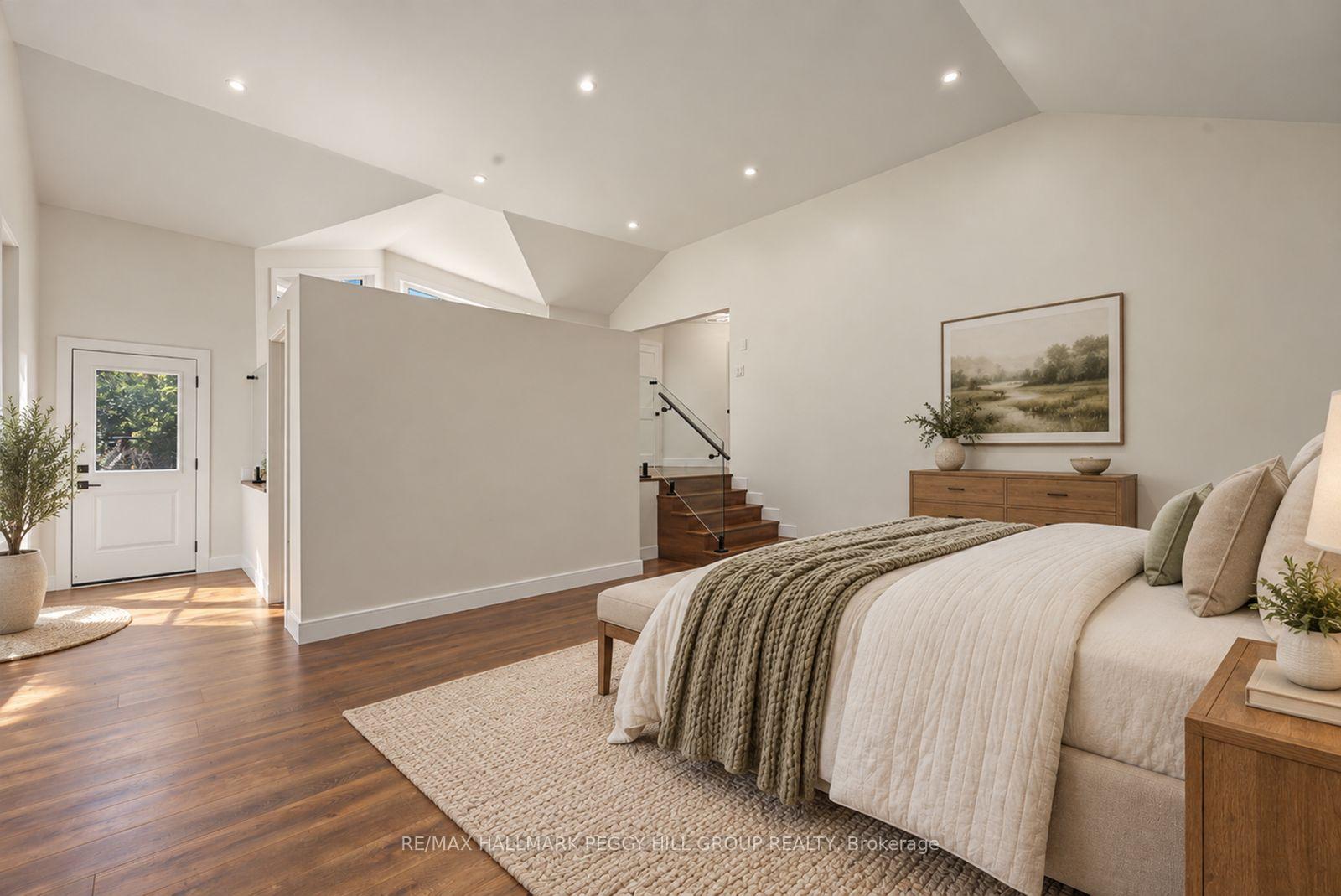 Photo 10 of 386 Peter Street N, Orillia — HOMEH