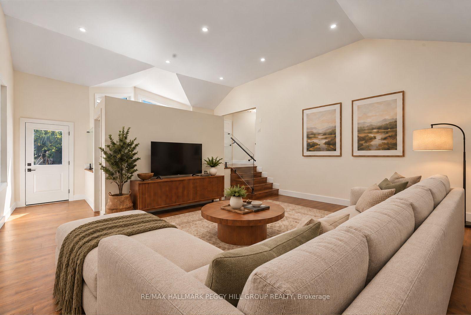 Photo 12 of 386 Peter Street N, Orillia — HOMEH
