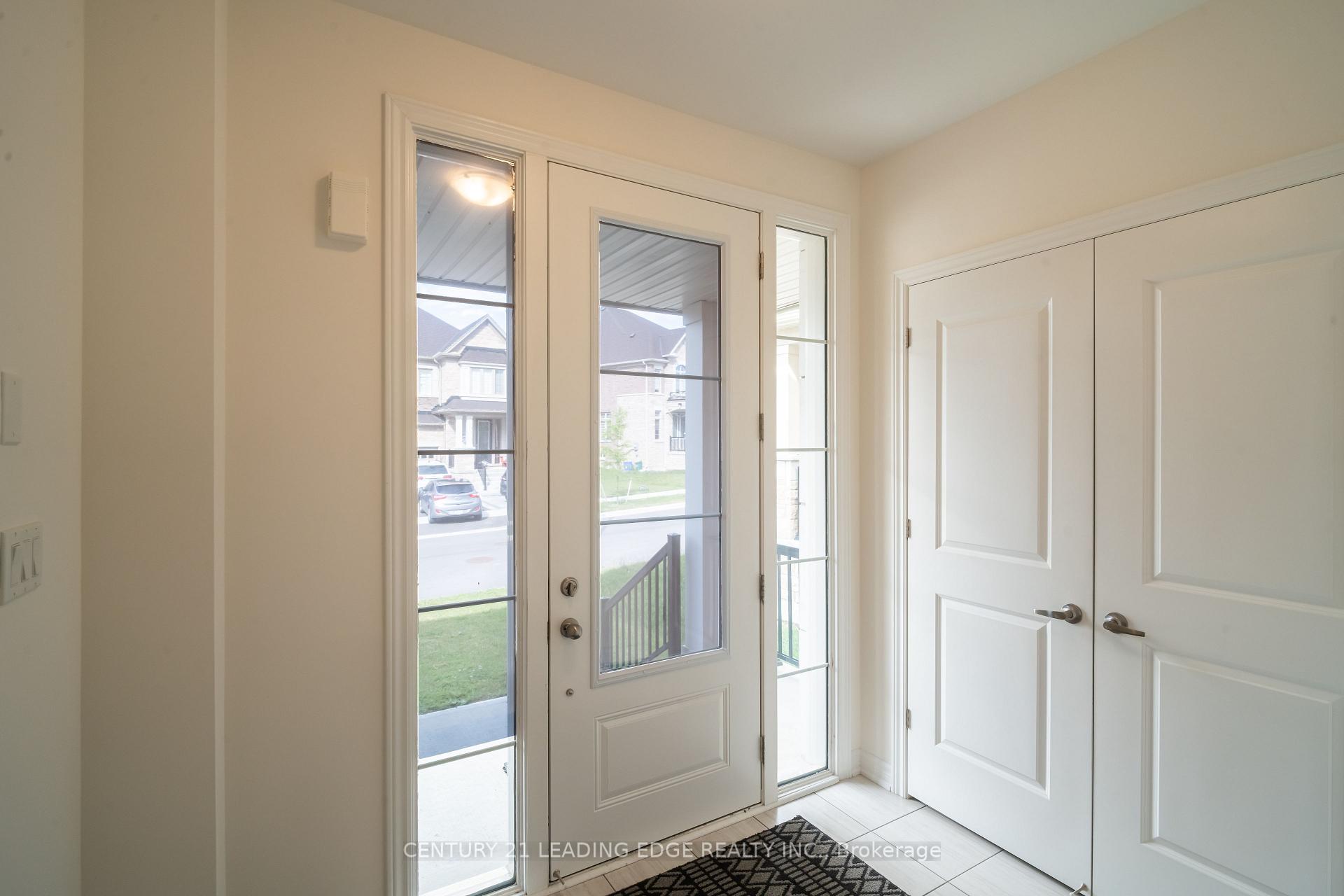 Photo 2 of 103 Kentledge Avenue, East Gwillimbury, Holland Landing — HOMEH