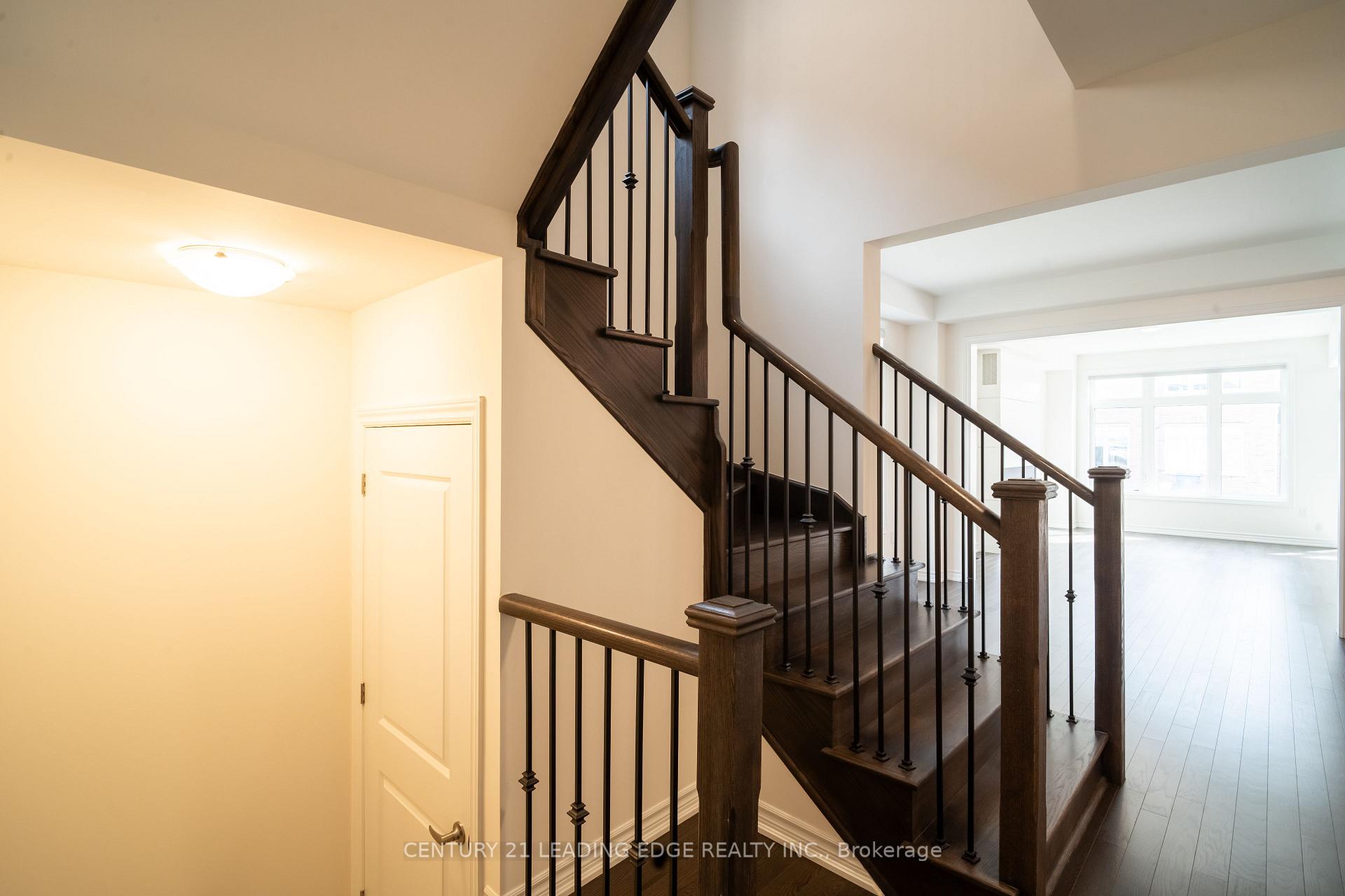 Photo 7 of 103 Kentledge Avenue, East Gwillimbury, Holland Landing — HOMEH
