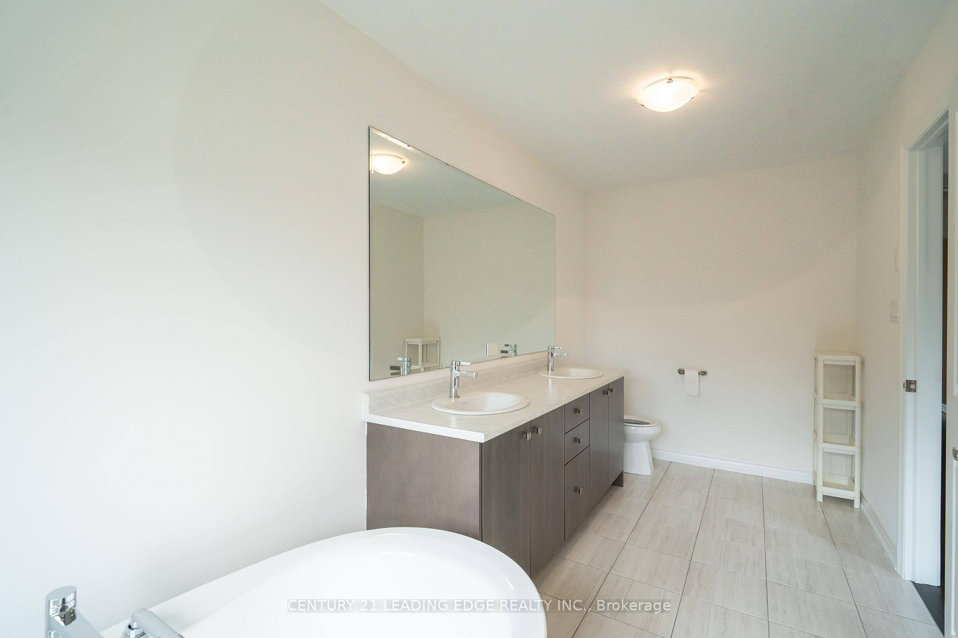 Photo 40 of 103 Kentledge Avenue, East Gwillimbury, Holland Landing — HOMEH