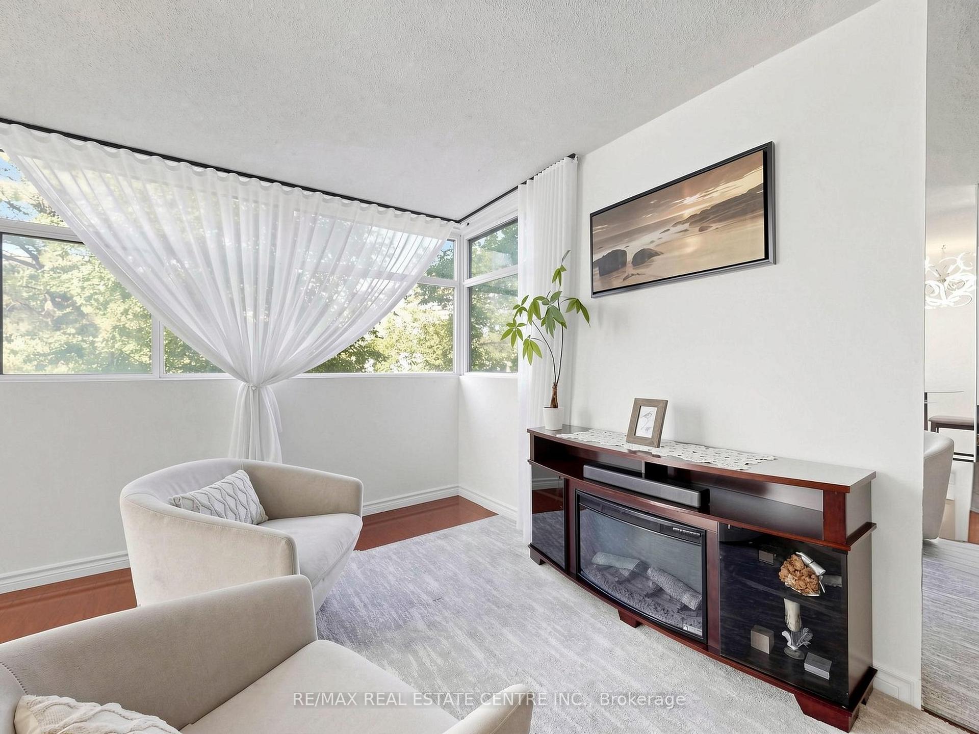Photo 10 of Unit 207, 100 Antibes Drive, North York, Westminster-Branson — HOMEH