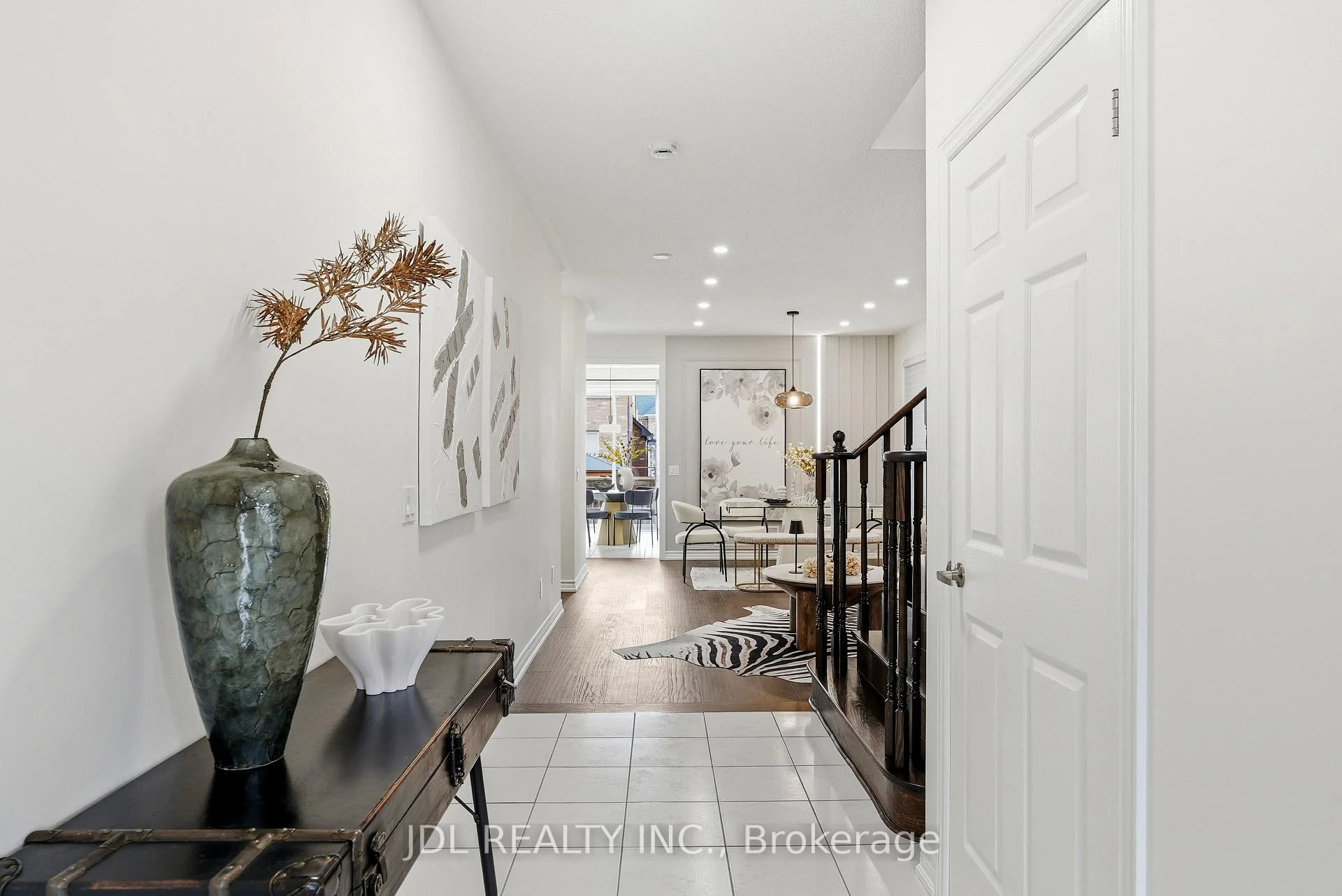 Photo 5 of 15 Beacon Point Street, Markham, Wismer — HOMEH