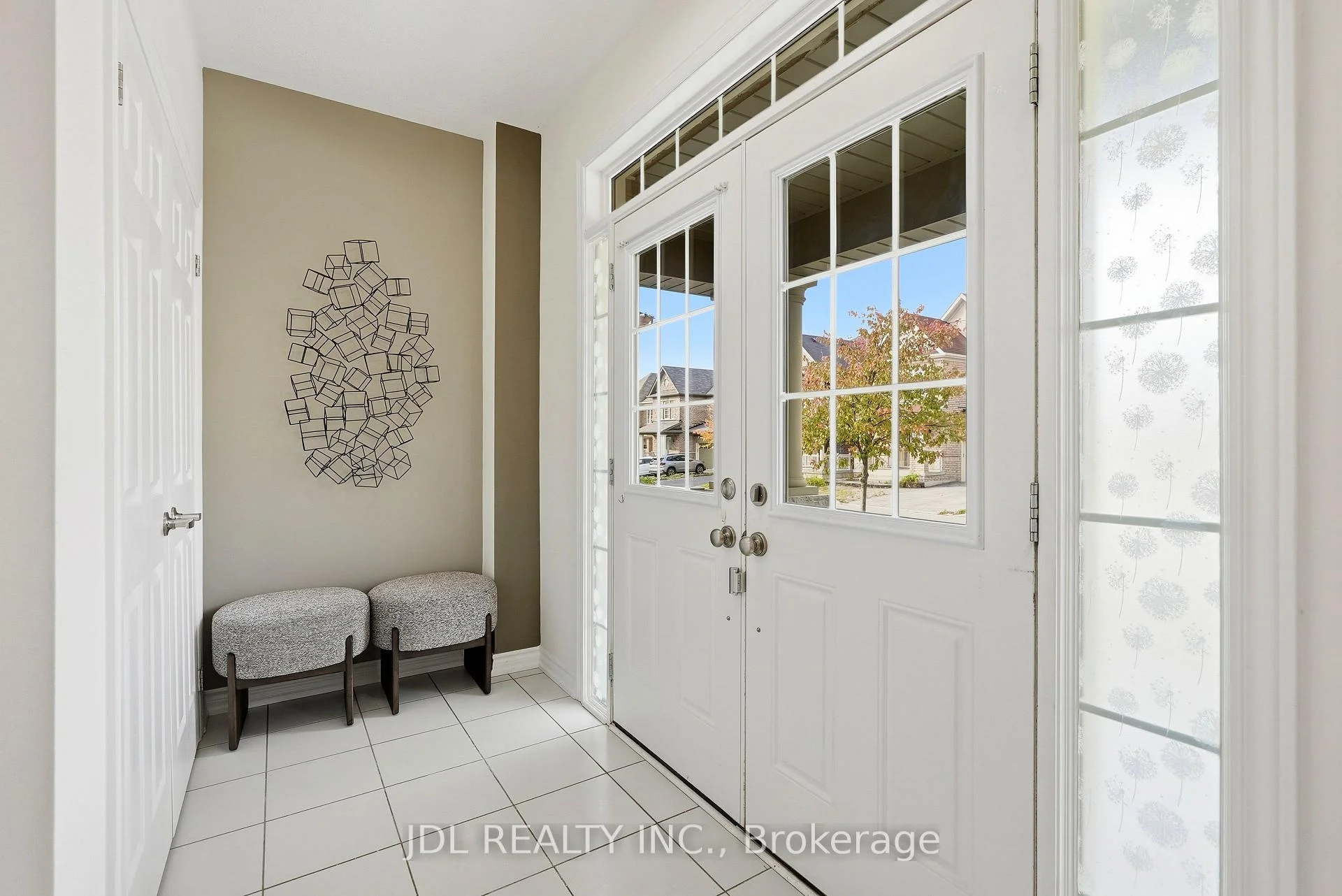 Photo 6 of 15 Beacon Point Street, Markham, Wismer — HOMEH