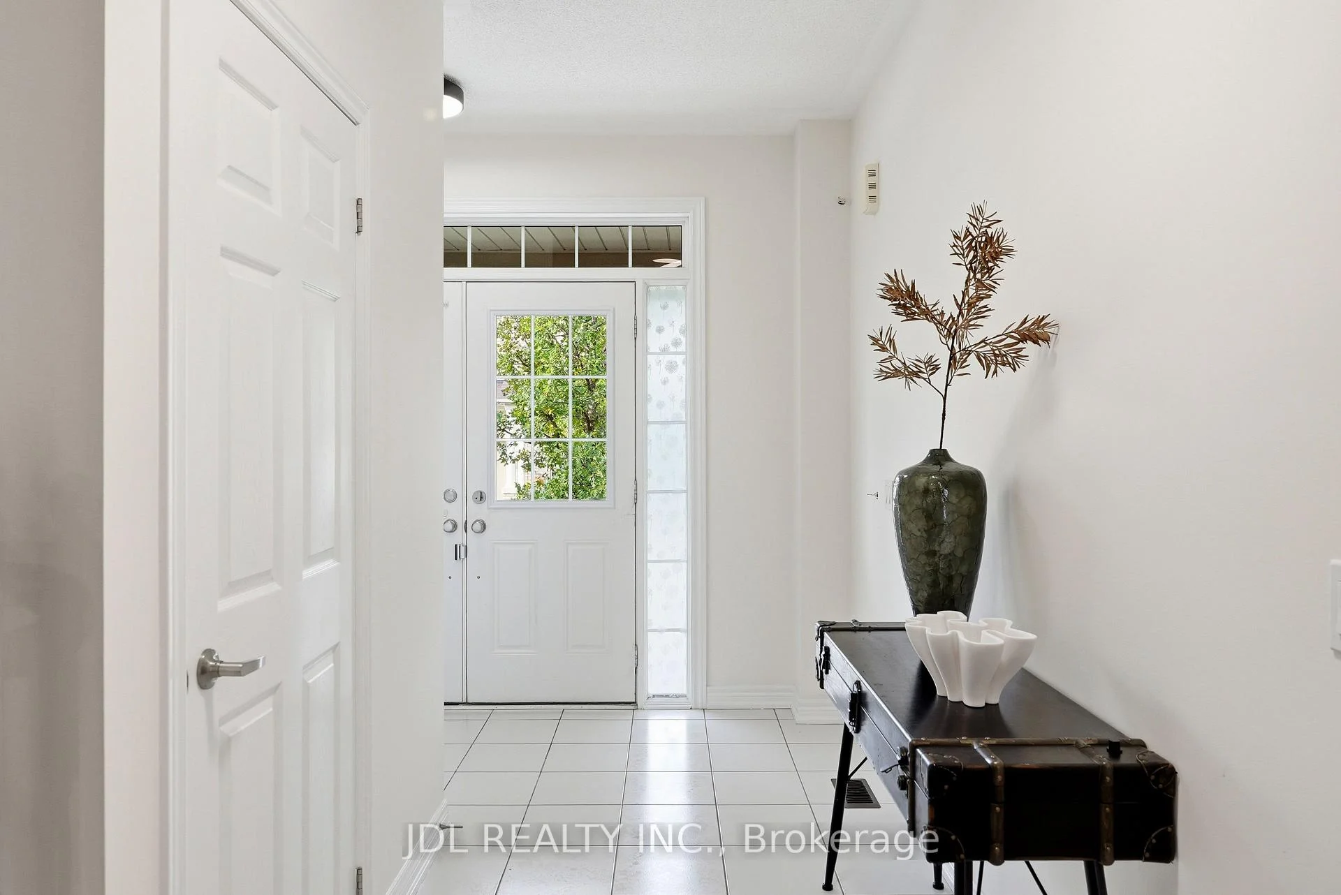 Photo 8 of 15 Beacon Point Street, Markham, Wismer — HOMEH