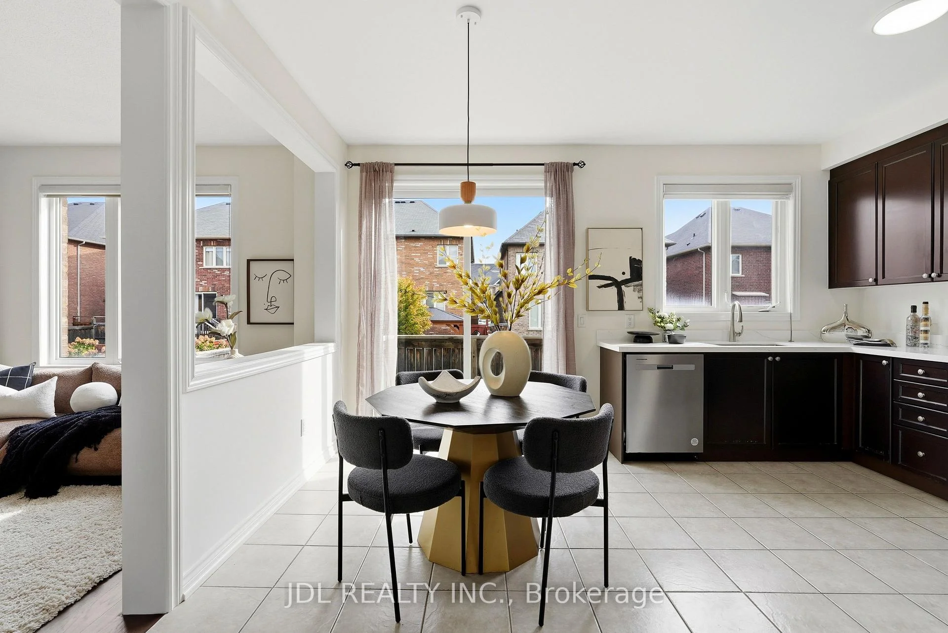 Photo 35 of 15 Beacon Point Street, Markham, Wismer — HOMEH