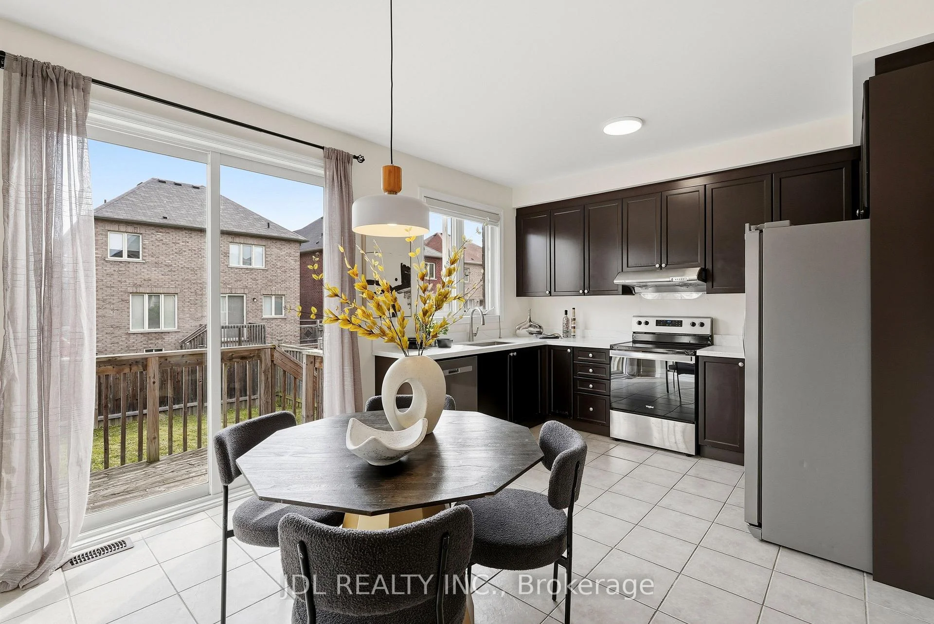 Photo 43 of 15 Beacon Point Street, Markham, Wismer — HOMEH