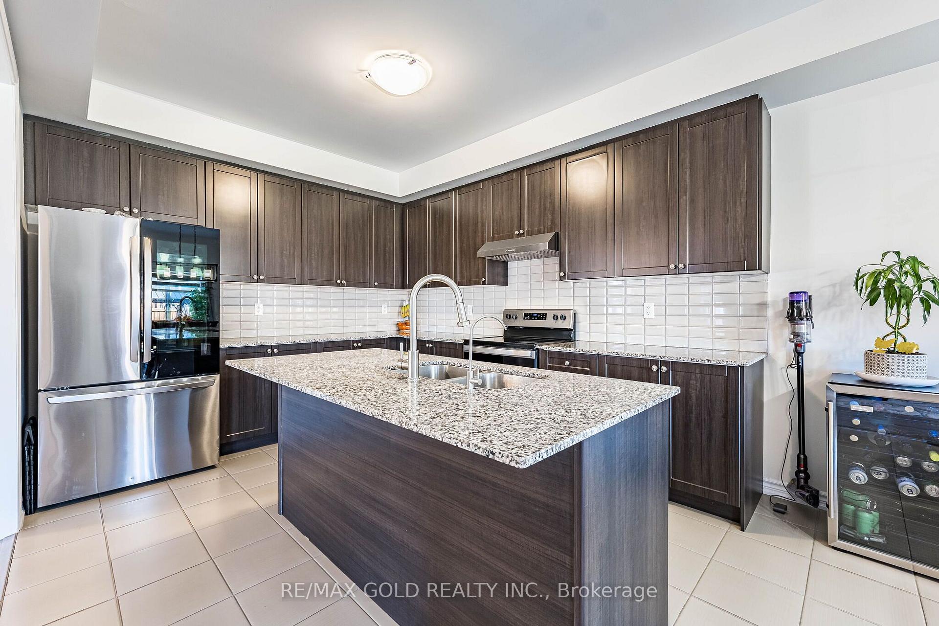 Photo 13 of 298 Ridley Crescent, Southgate — HOMEH