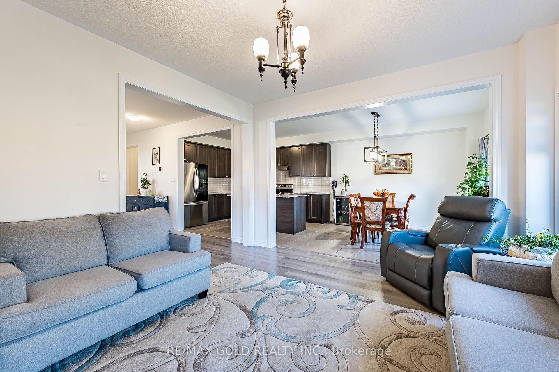 Photo 19 of 298 Ridley Crescent, Southgate — HOMEH