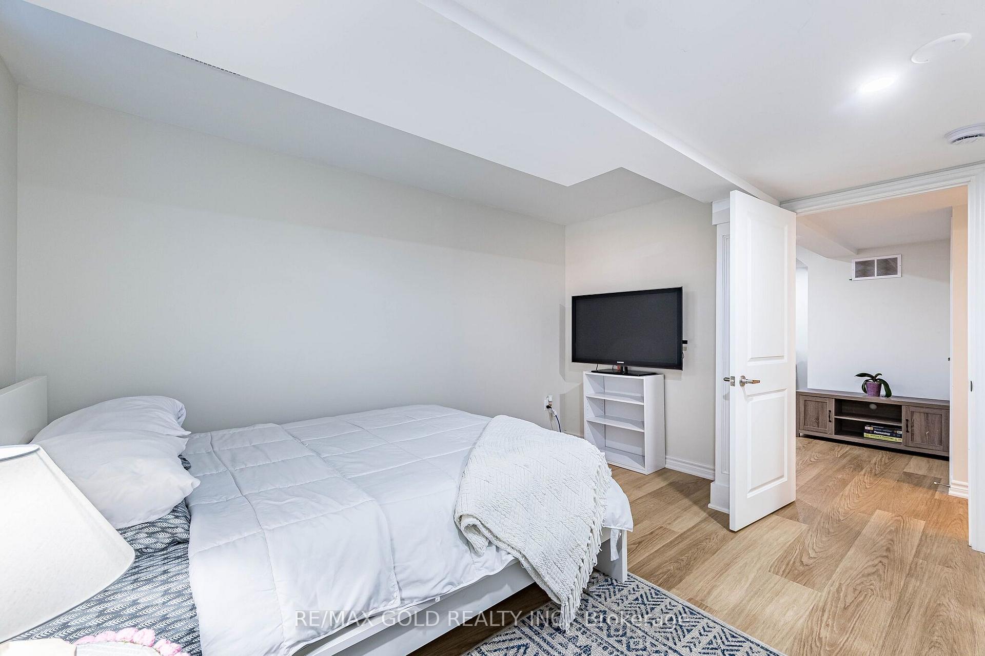 Photo 43 of 298 Ridley Crescent, Southgate — HOMEH