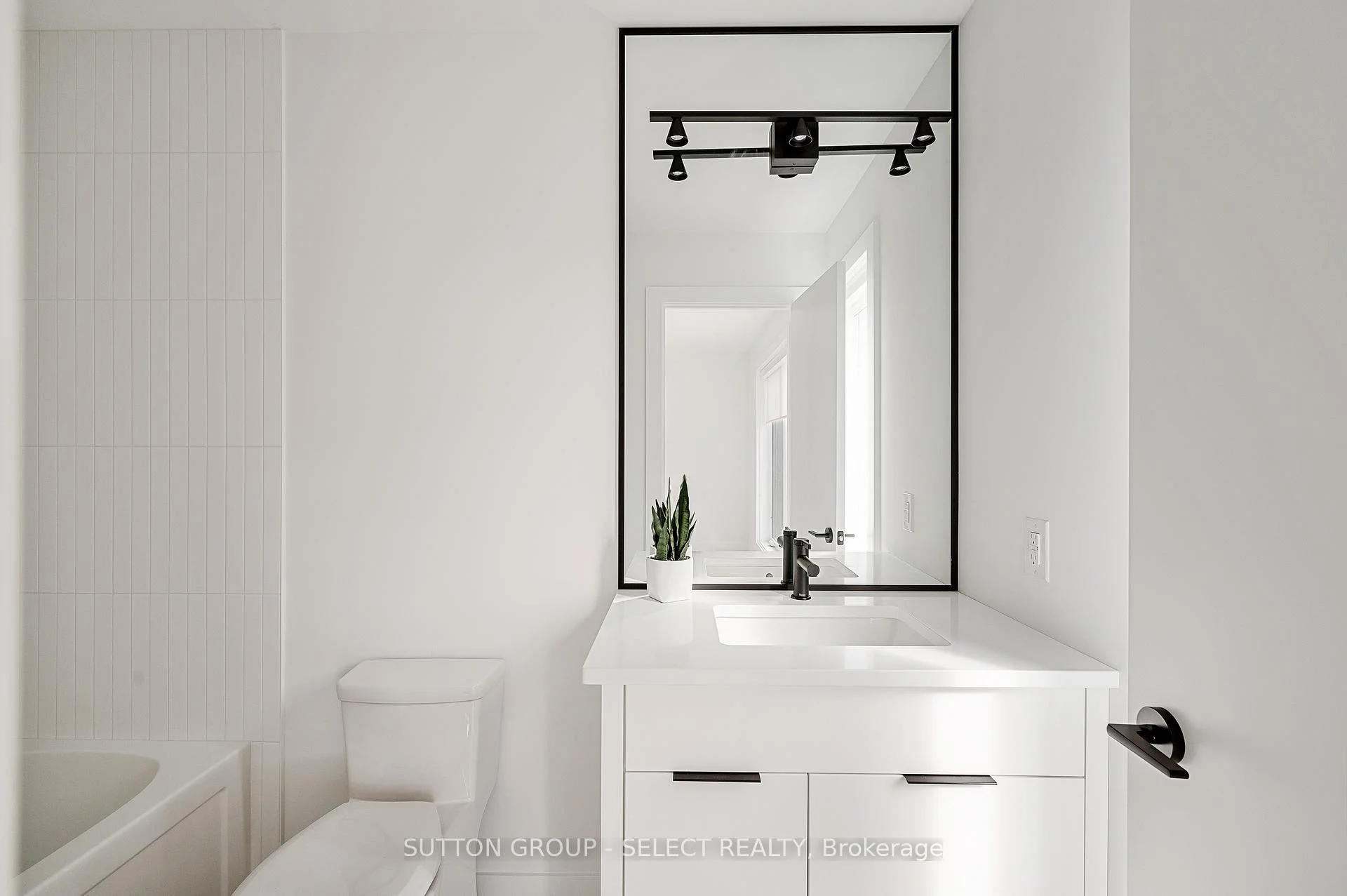 Photo 15 of 4401 Green Bend, London, South V — HOMEH