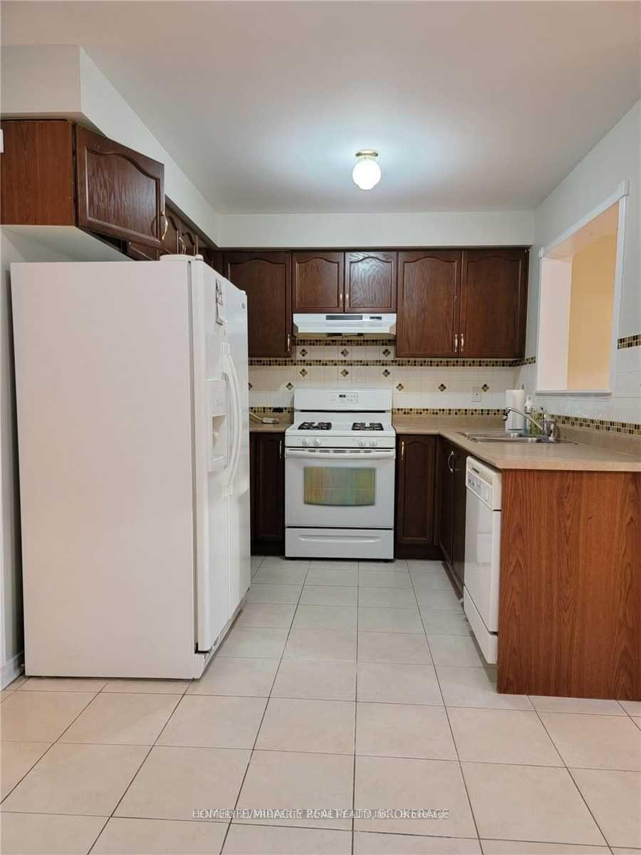 Photo 10 of 8 Galtee Road, Brampton, Credit Valley — HOMEH