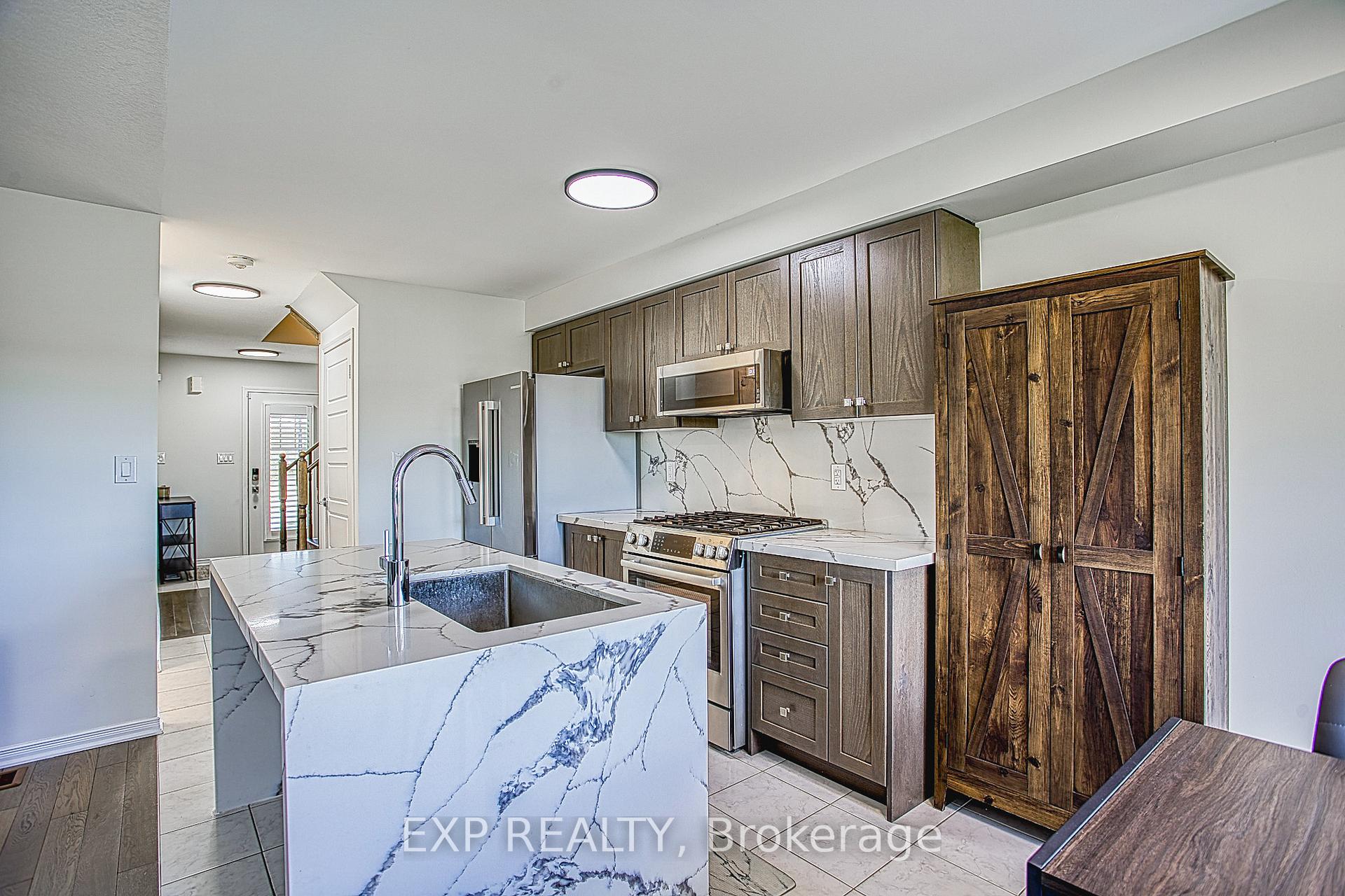 Photo 10 of 419 Pumpkin Pass, Hamilton, Binbrook — HOMEH
