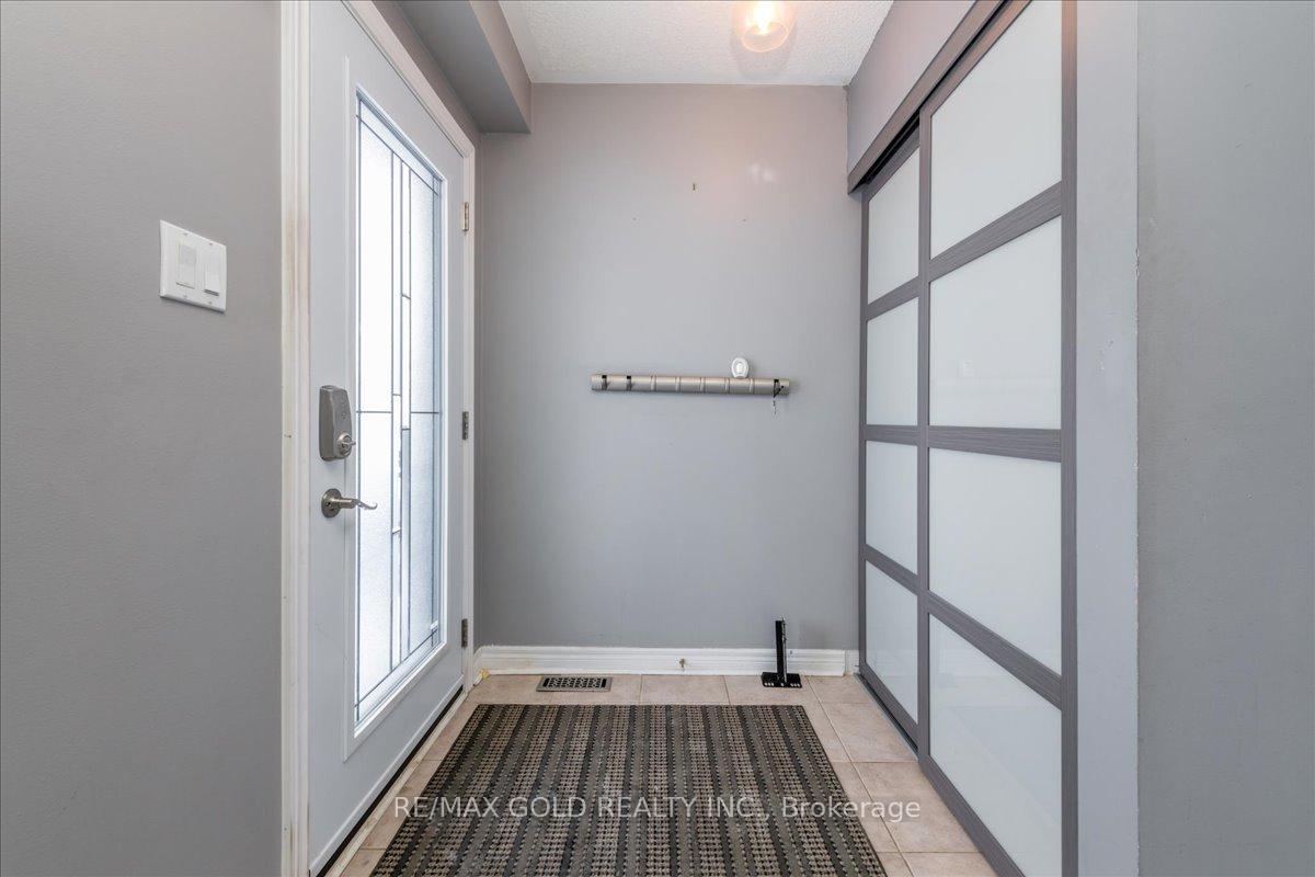 Photo 2 of 117 Bentley Crescent, Barrie, 400 West — HOMEH