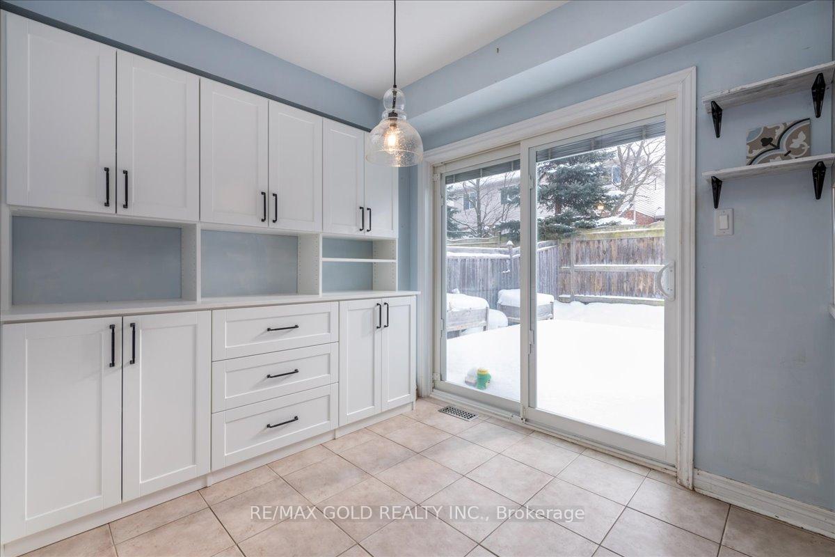 Photo 5 of 117 Bentley Crescent, Barrie, 400 West — HOMEH