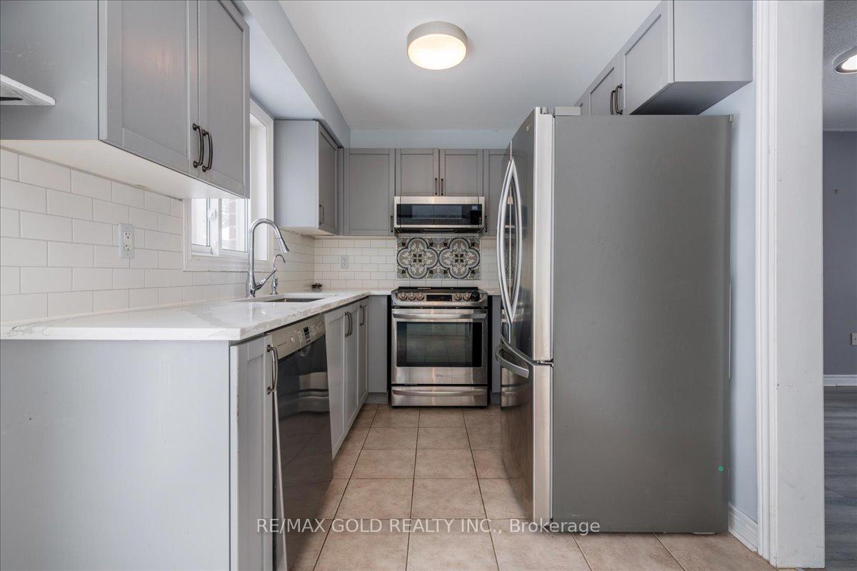 Photo 6 of 117 Bentley Crescent, Barrie, 400 West — HOMEH
