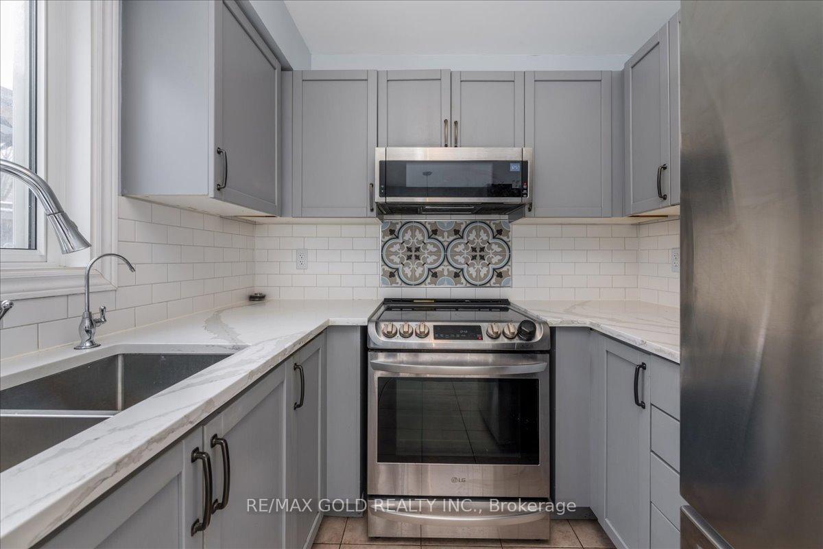 Photo 7 of 117 Bentley Crescent, Barrie, 400 West — HOMEH