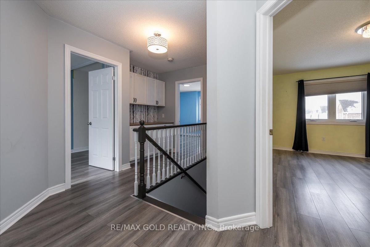 Photo 8 of 117 Bentley Crescent, Barrie, 400 West — HOMEH