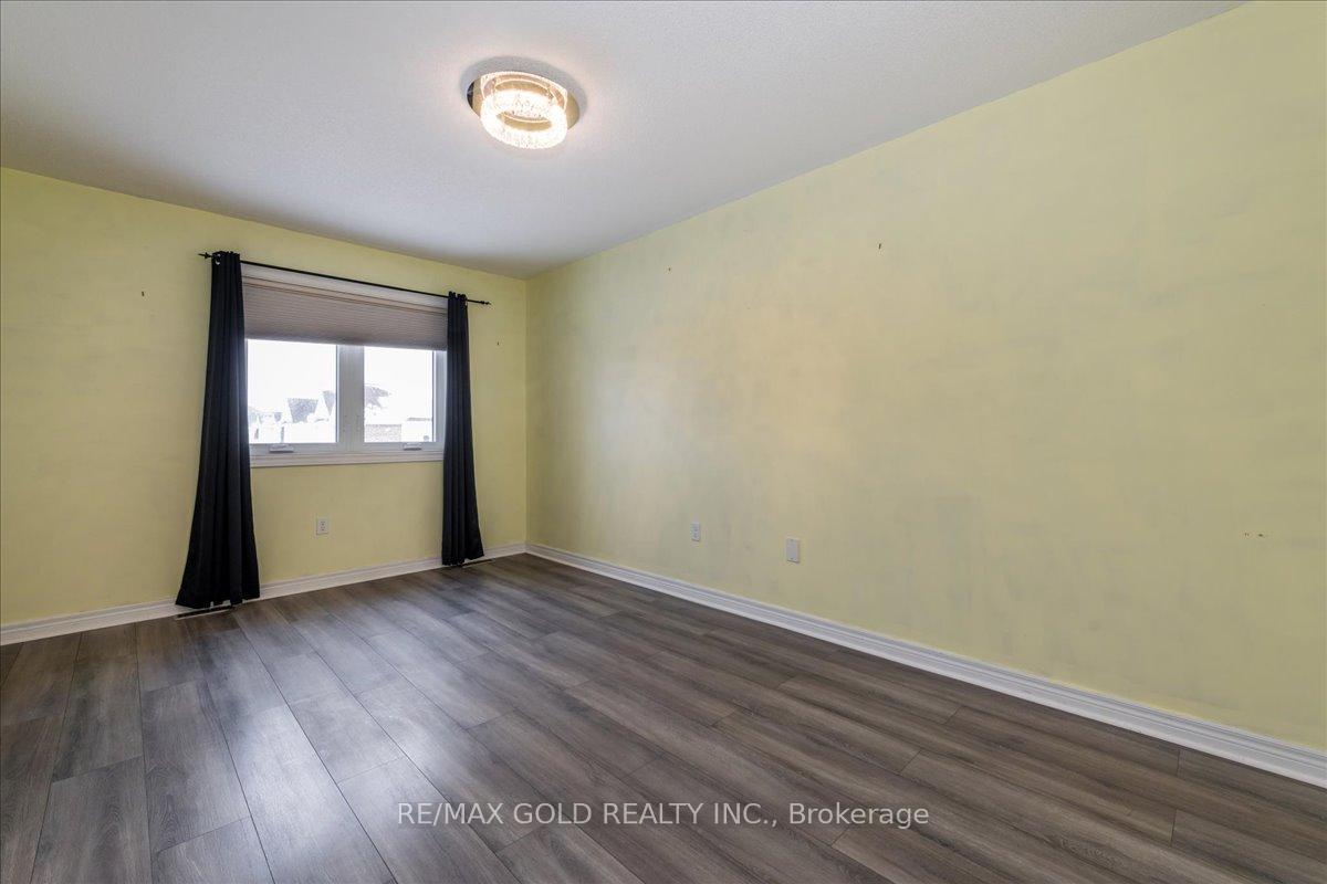 Photo 9 of 117 Bentley Crescent, Barrie, 400 West — HOMEH