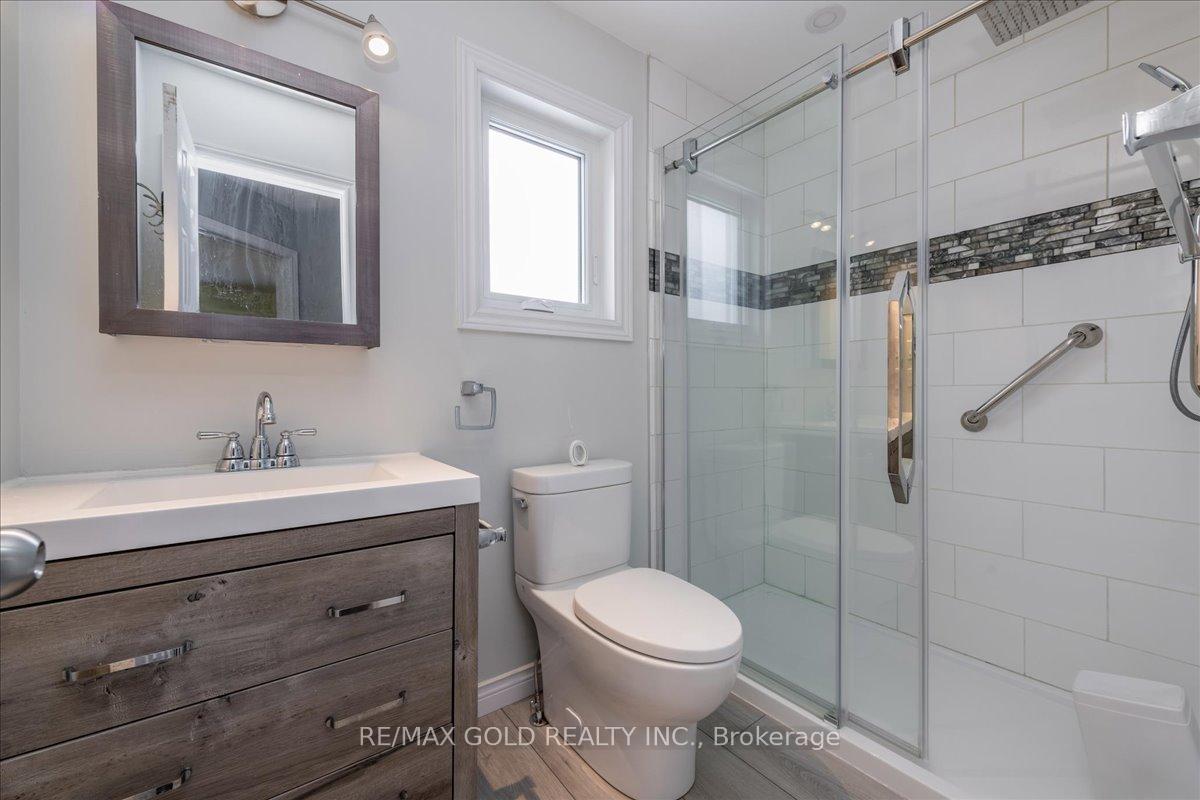 Photo 11 of 117 Bentley Crescent, Barrie, 400 West — HOMEH