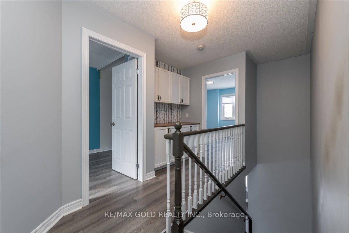 Photo 12 of 117 Bentley Crescent, Barrie, 400 West — HOMEH