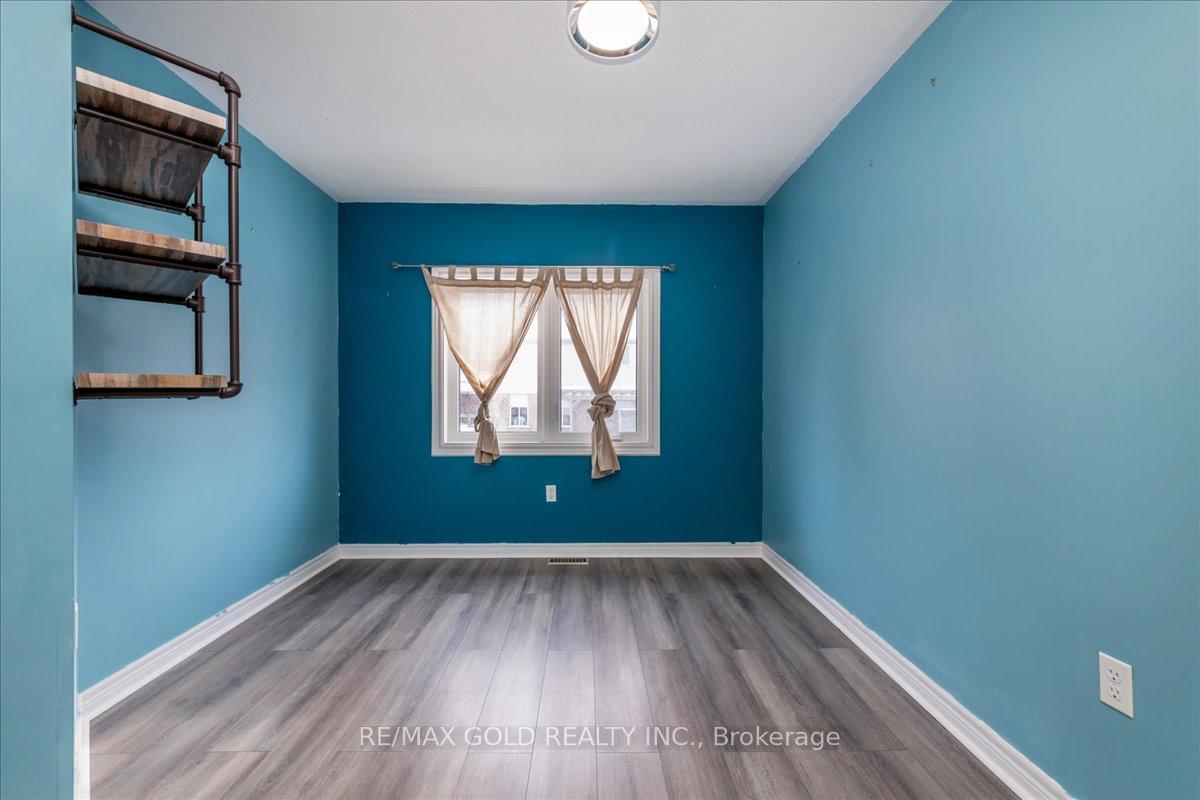 Photo 13 of 117 Bentley Crescent, Barrie, 400 West — HOMEH