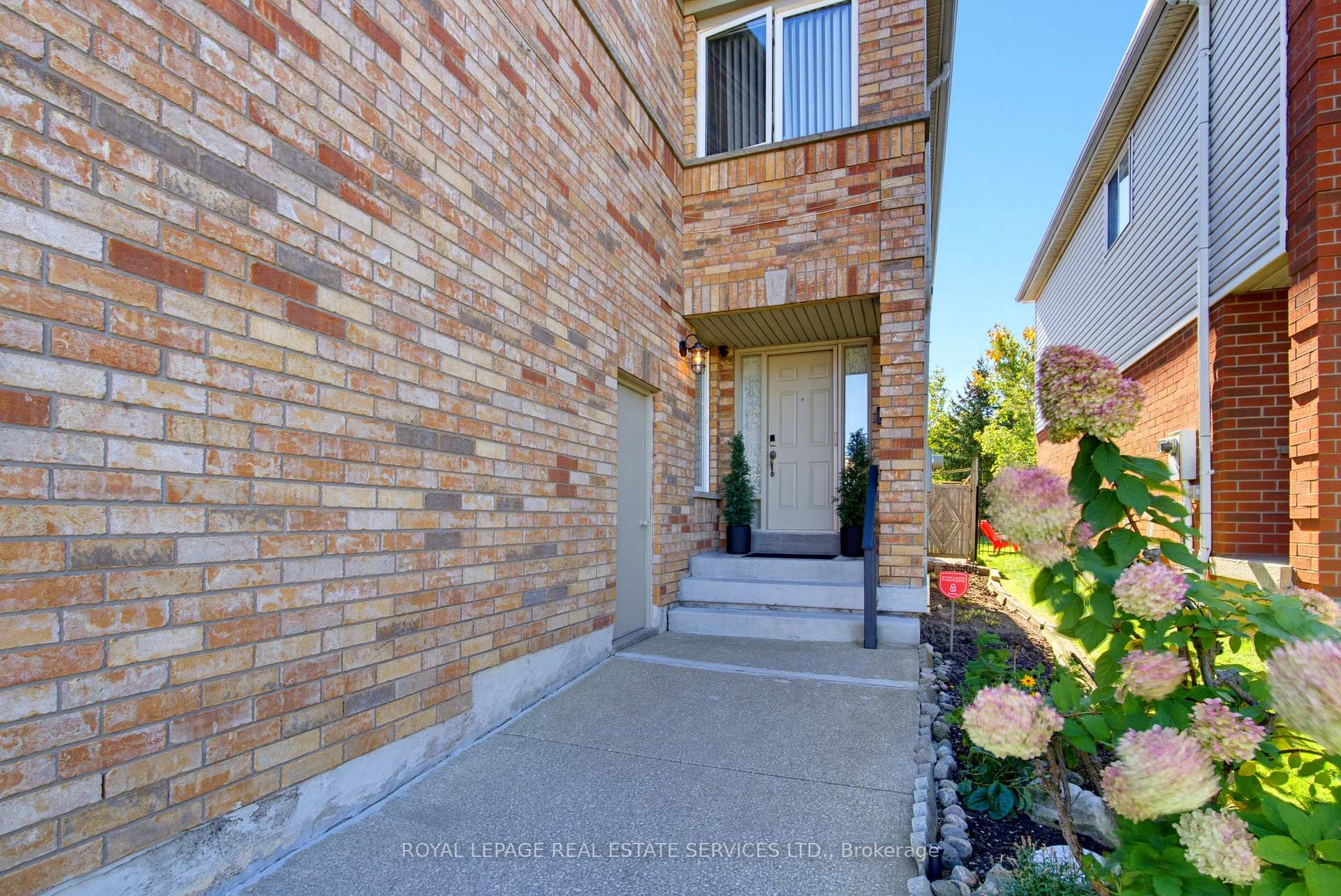 Photo 3 of 5582 Kimmeridge Gate, Mississauga, Central Erin Mills — HOMEH