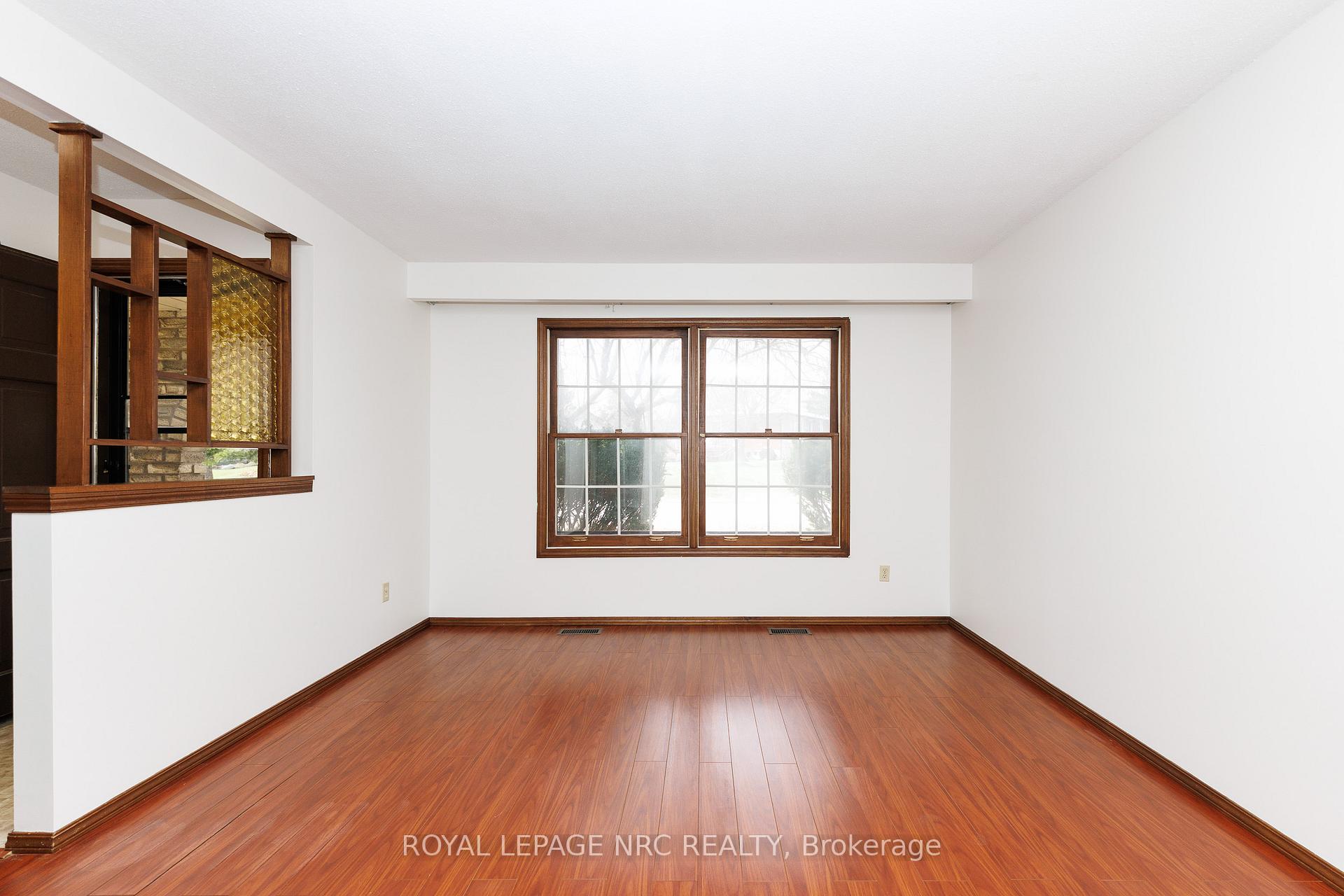 Photo 6 of 105 Hillview Road, St. Catharines, Western Hill — HOMEH