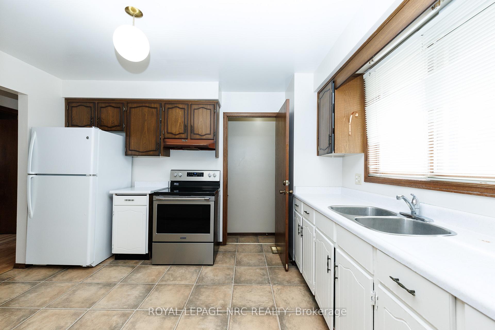 Photo 12 of 105 Hillview Road, St. Catharines, Western Hill — HOMEH