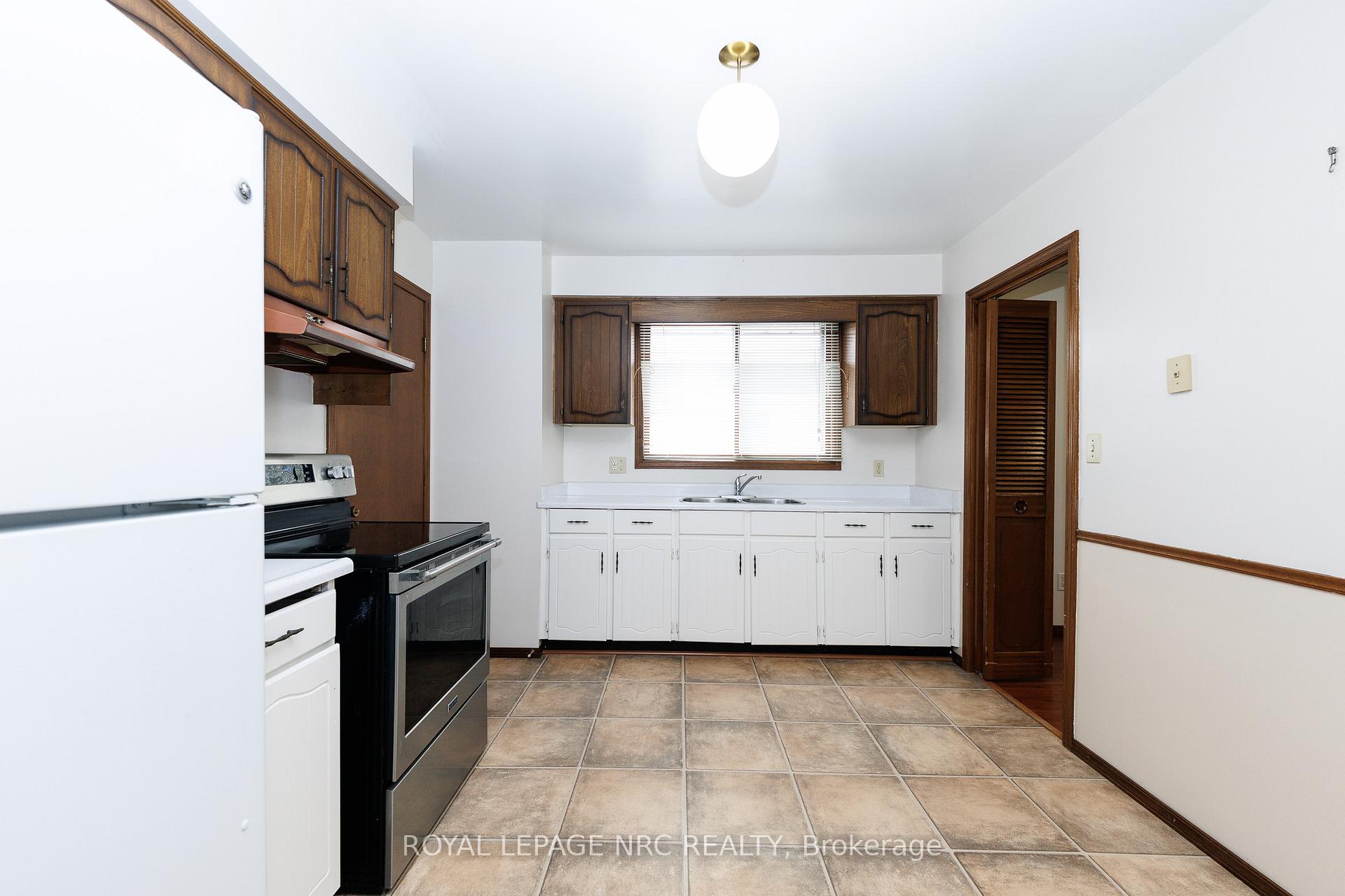 Photo 13 of 105 Hillview Road, St. Catharines, Western Hill — HOMEH
