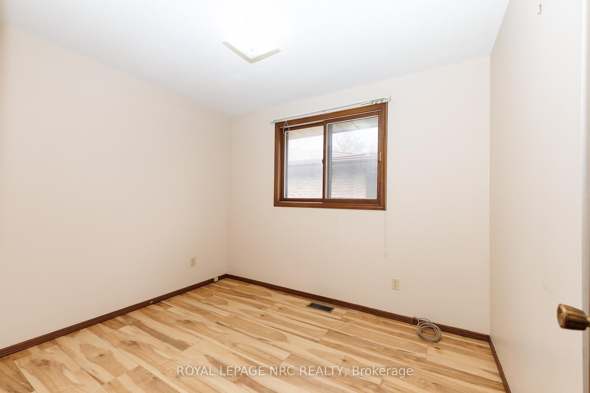 Photo 14 of 105 Hillview Road, St. Catharines, Western Hill — HOMEH
