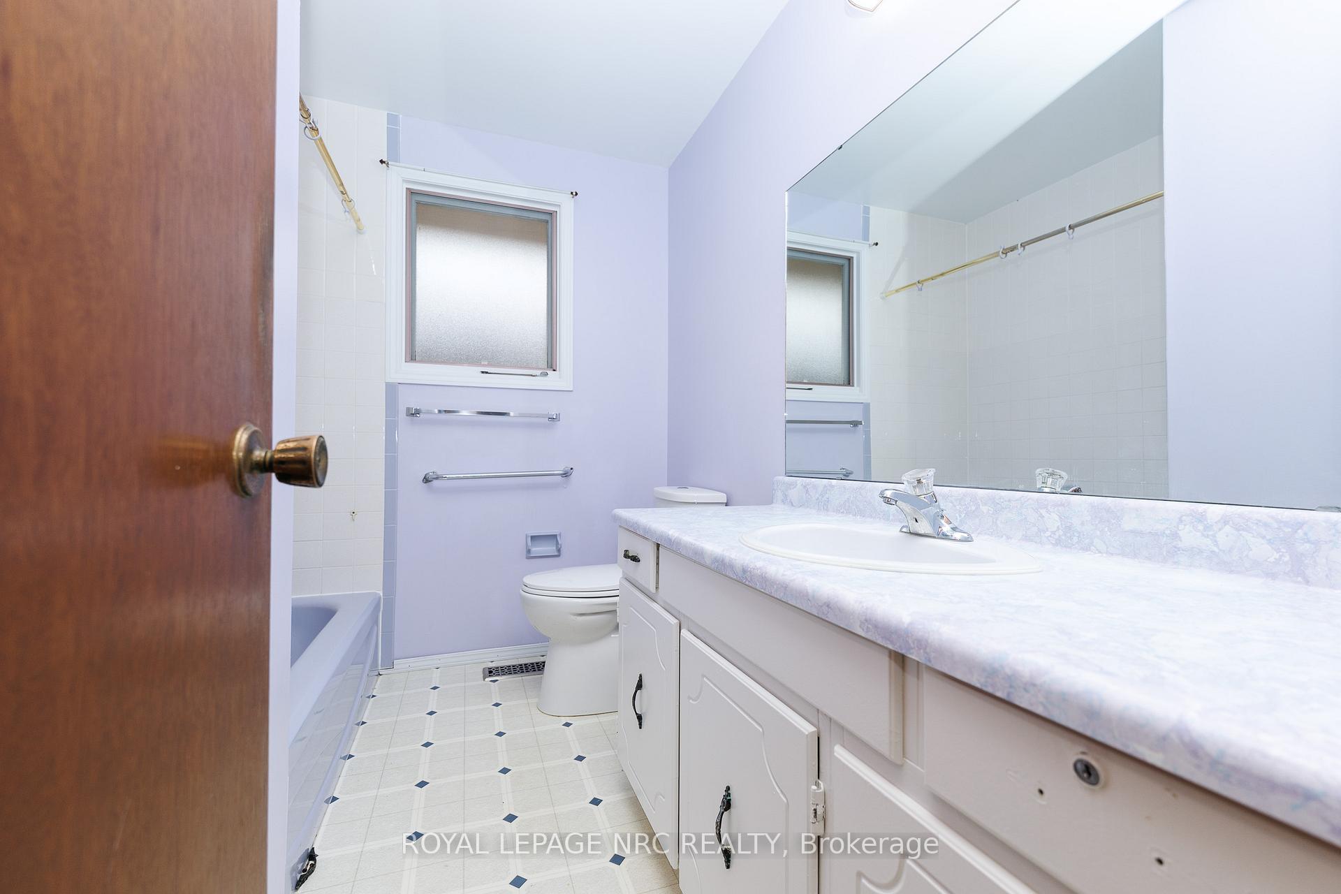 Photo 16 of 105 Hillview Road, St. Catharines, Western Hill — HOMEH