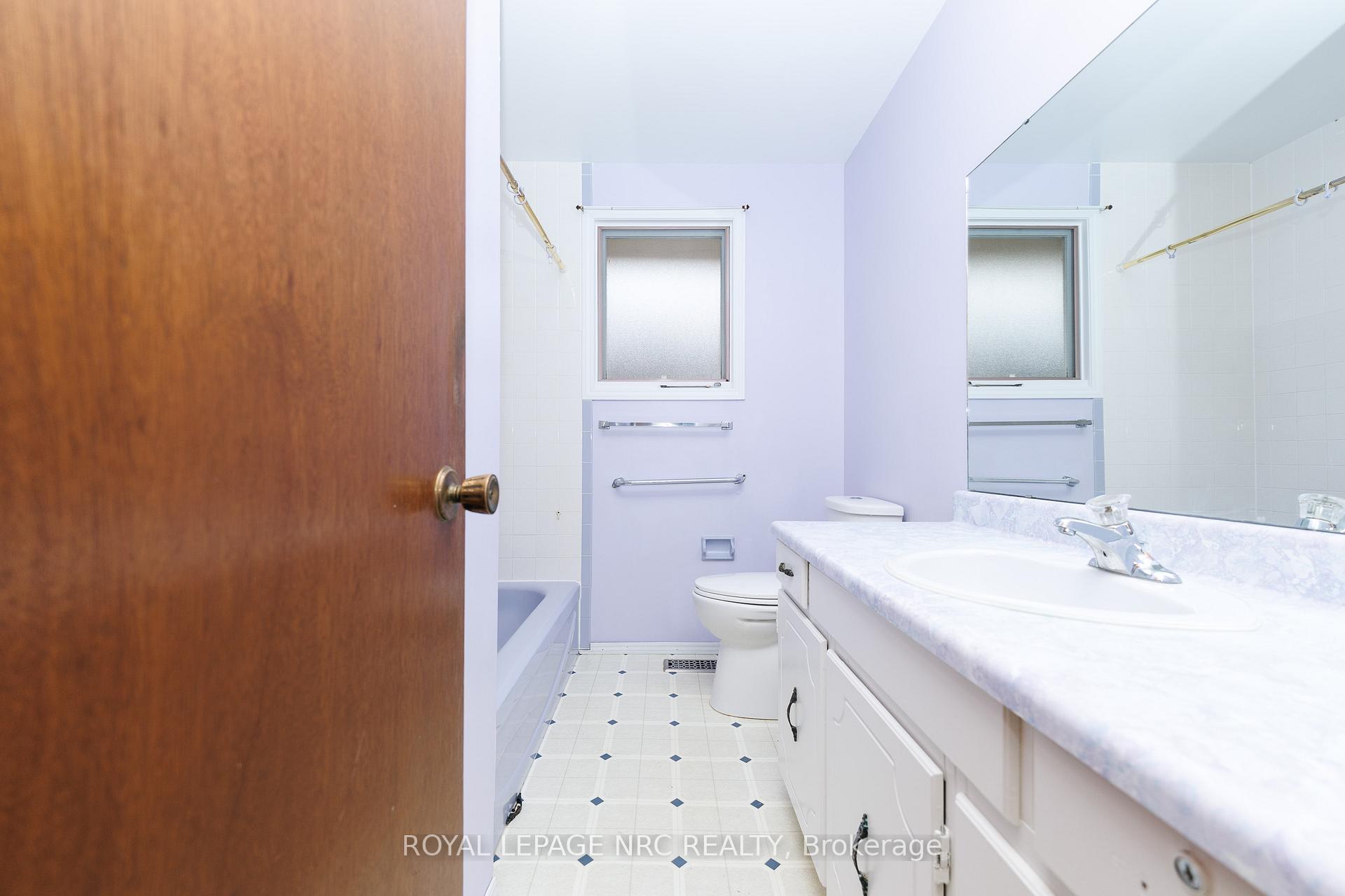 Photo 17 of 105 Hillview Road, St. Catharines, Western Hill — HOMEH