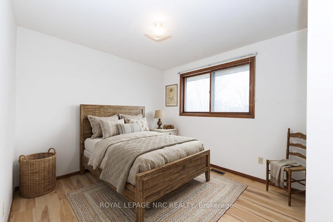 Photo 18 of 105 Hillview Road, St. Catharines, Western Hill — HOMEH