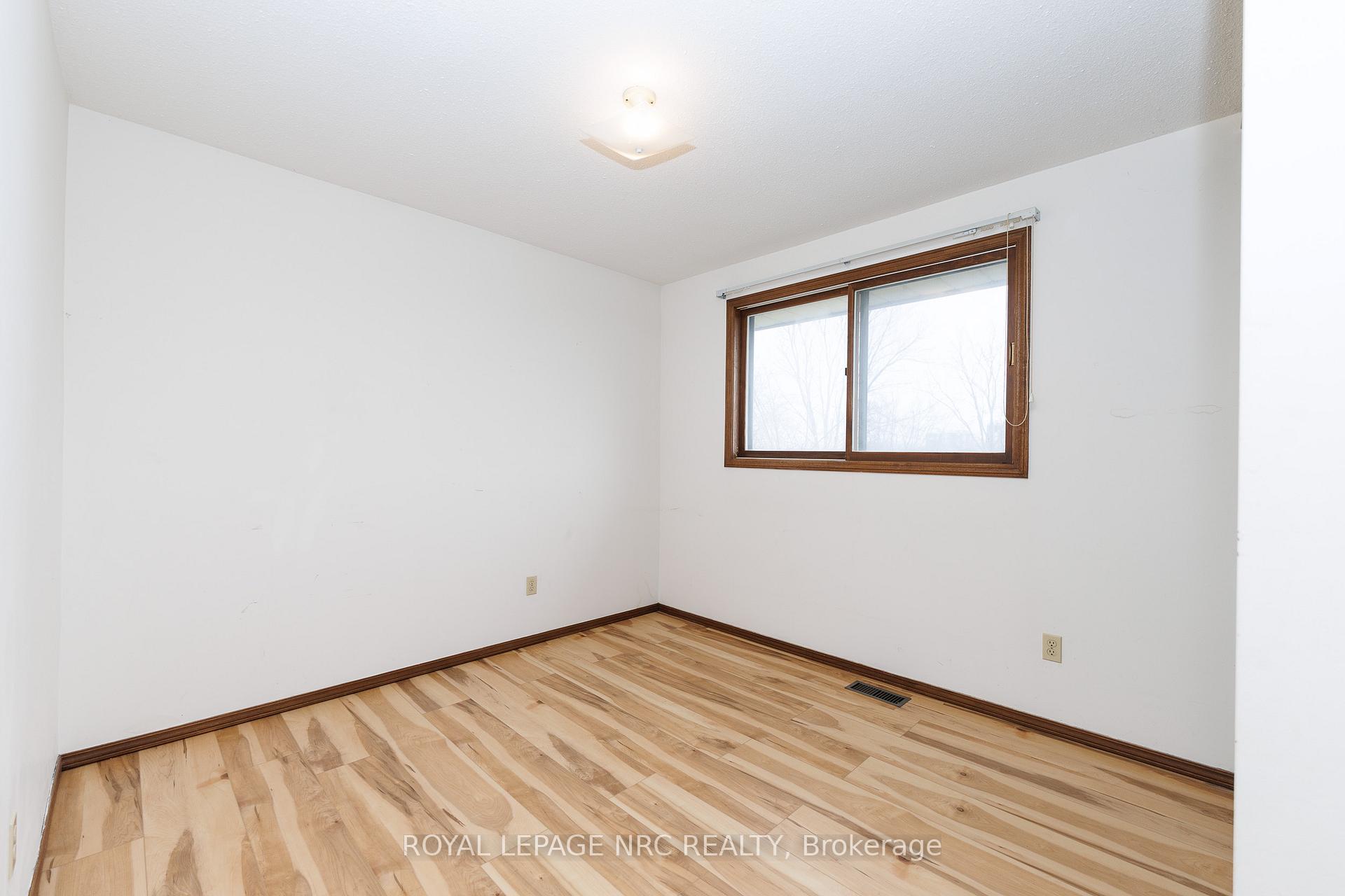 Photo 19 of 105 Hillview Road, St. Catharines, Western Hill — HOMEH
